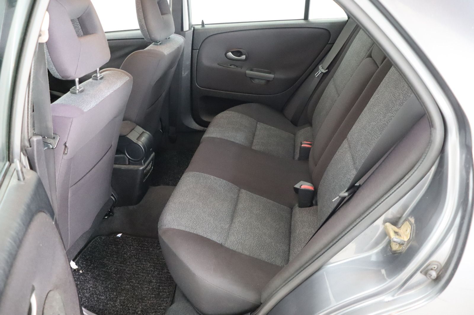 Fahrzeugabbildung Mitsubishi Carisma 1.6 Avance Automatik * HU/AU 03.28