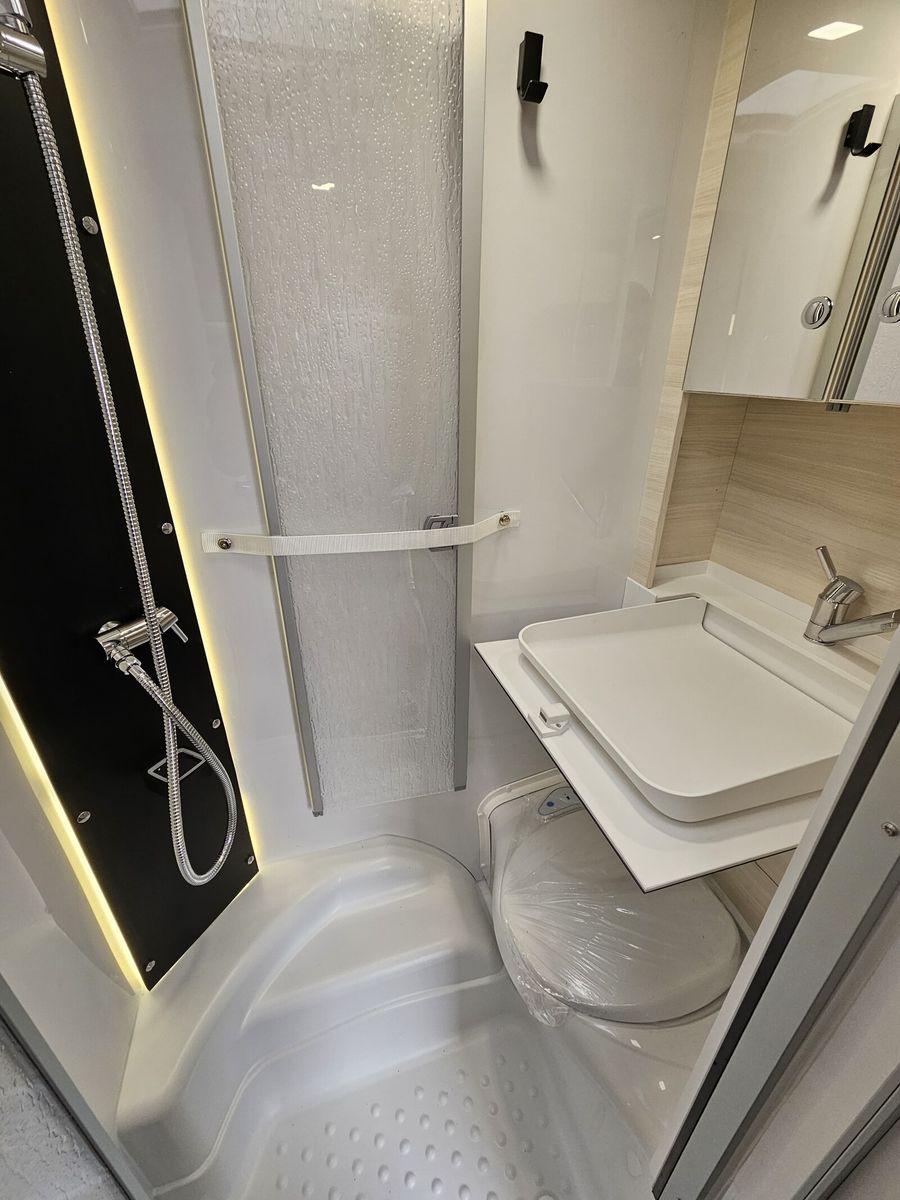 Fahrzeugabbildung Sterckeman Open Edition 522LJ 1800 kg; Truma C4, Trittstufe