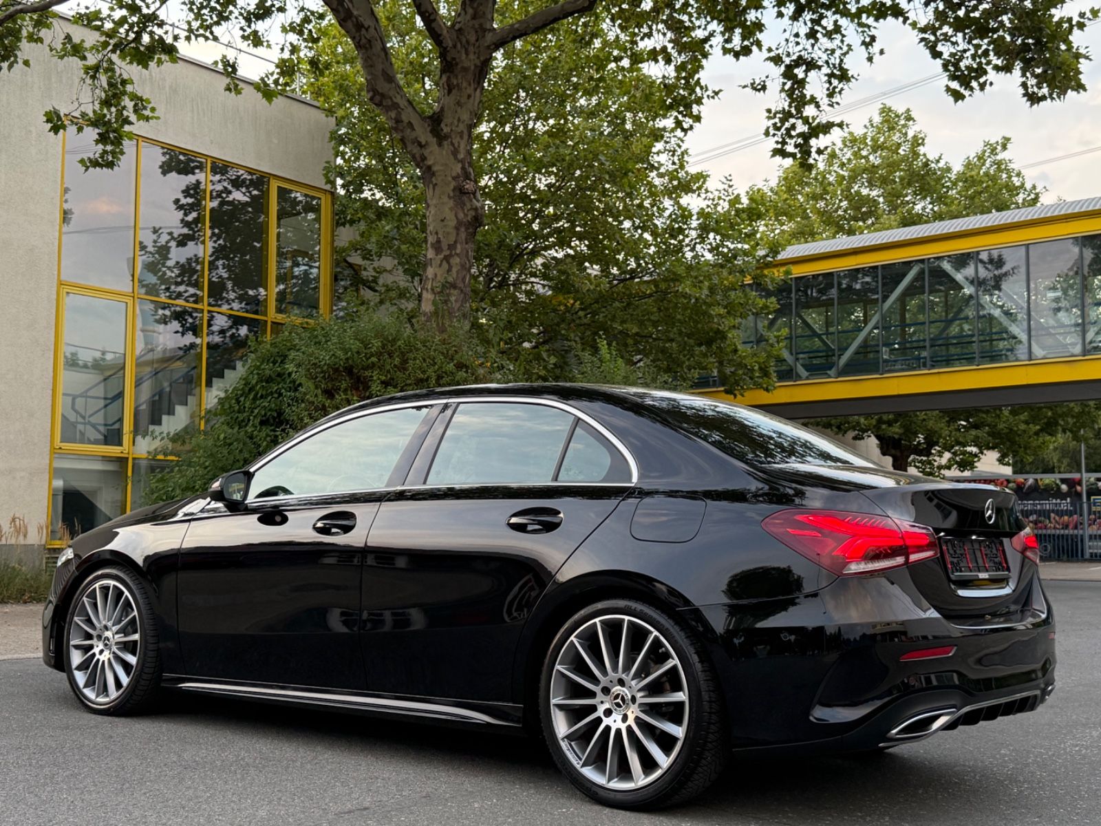 Mercedes-Benz A 200 d AMG-LINE SHZ 19ZOLL AMBIENTE foto 4