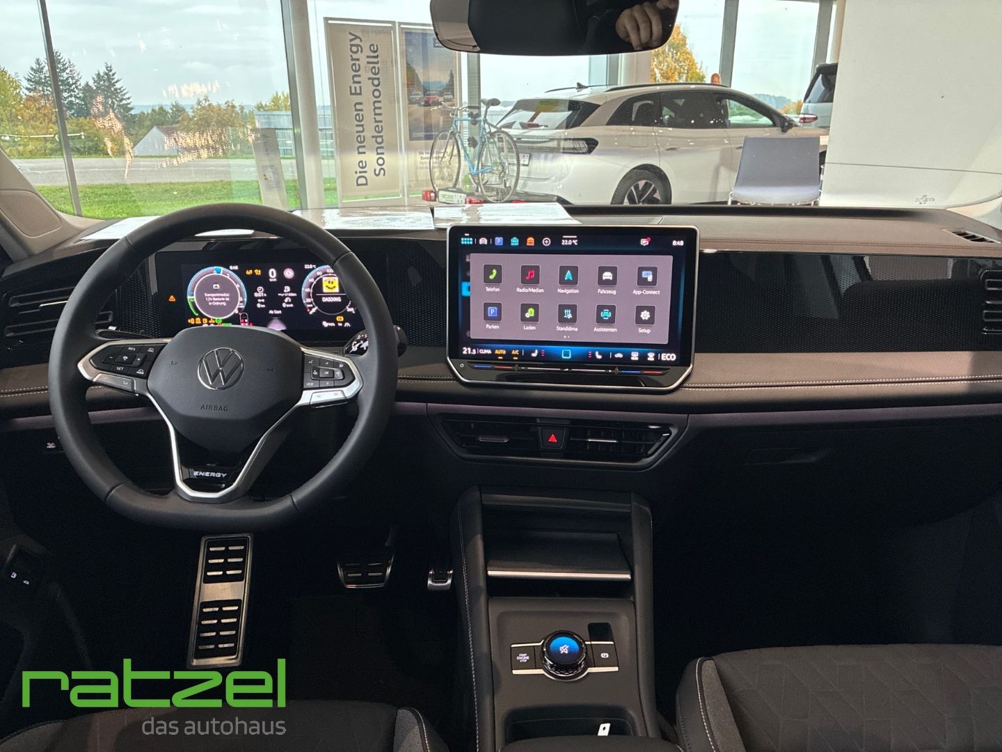 Fahrzeugabbildung Volkswagen Tiguan ENERGY 1.5 eHybrid IQ.Light+NAVI+AHK+SHZ