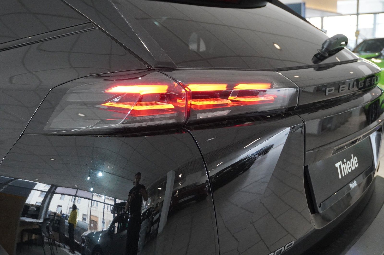 Fahrzeugabbildung Peugeot 2008 1.2 HYBRID GT E-DSC NAVI/LED/KAMERA/SPORT