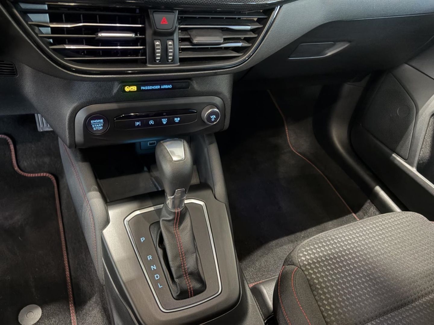 Fahrzeugabbildung Ford Focus Turnier ST-Line X HUD AHK-abn Navi LED ACC