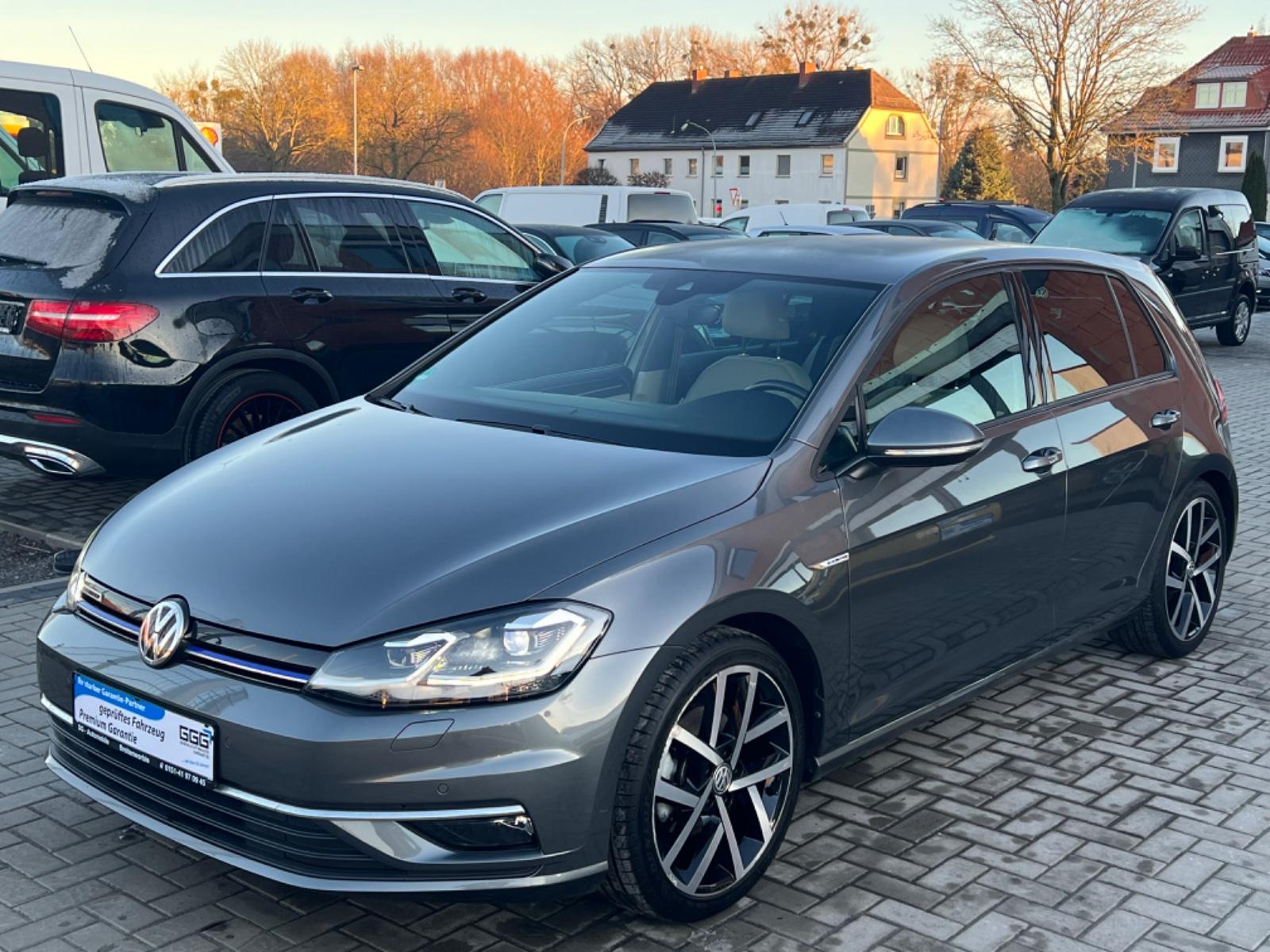 Volkswagen Golf VII Lim. Highline *LED*NAVI*KAMERA*PDC*SHZ*