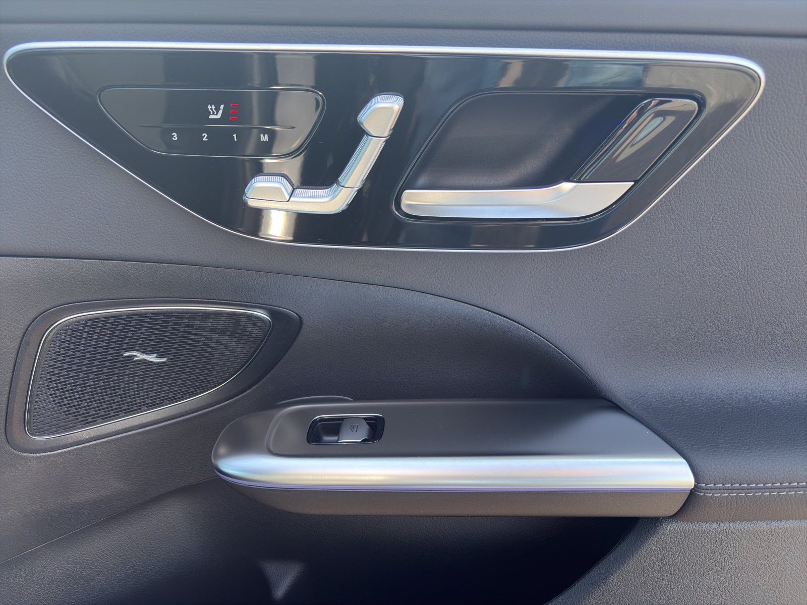 Fahrzeugabbildung Mercedes-Benz C 220 d T AMG+ Memory SOUND AHK Distro 360° SHZ