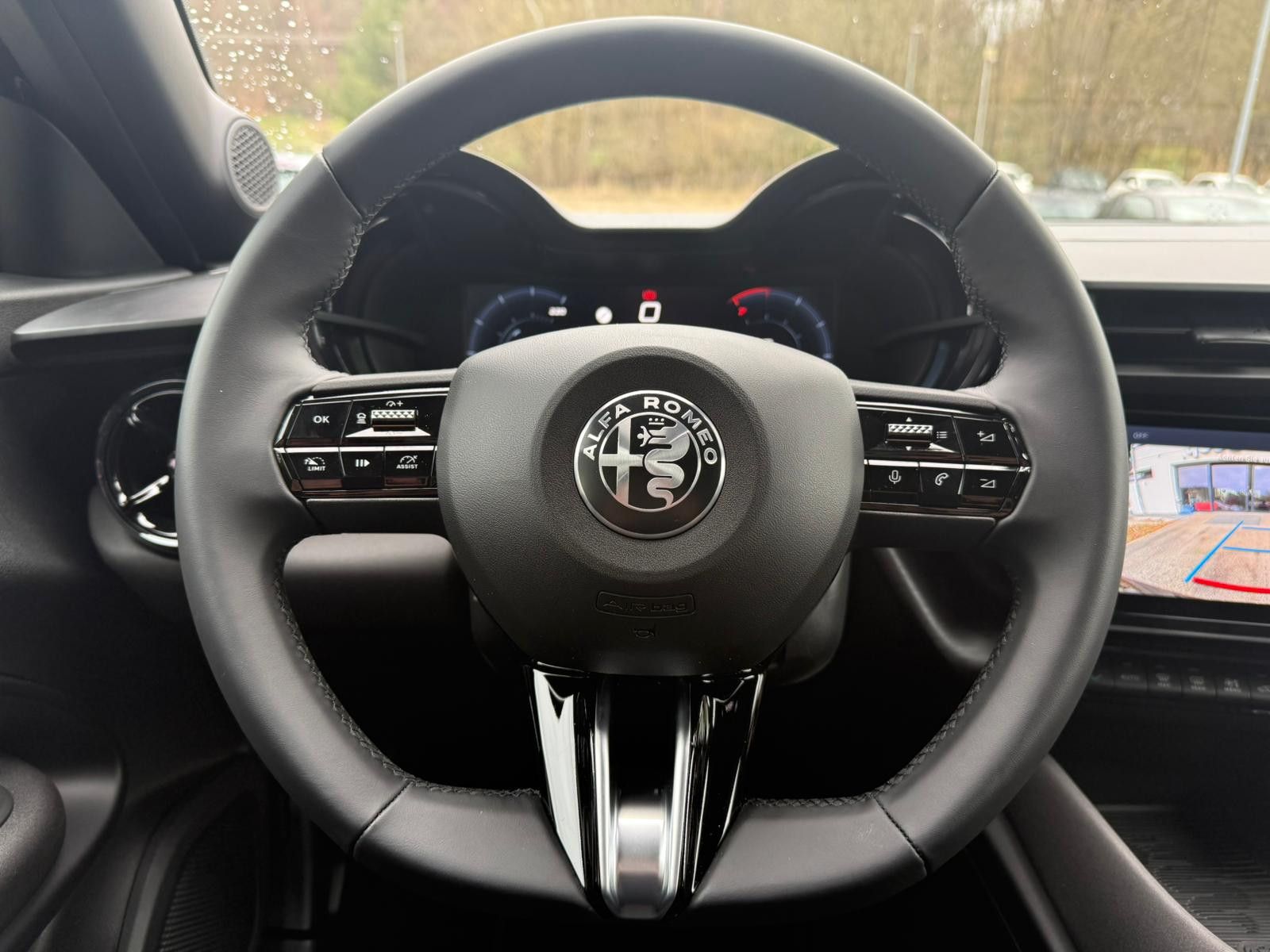 Fahrzeugabbildung Alfa Romeo Junior Ibrida 1.2 VGT 48V-Hybrid 107 kW Ti