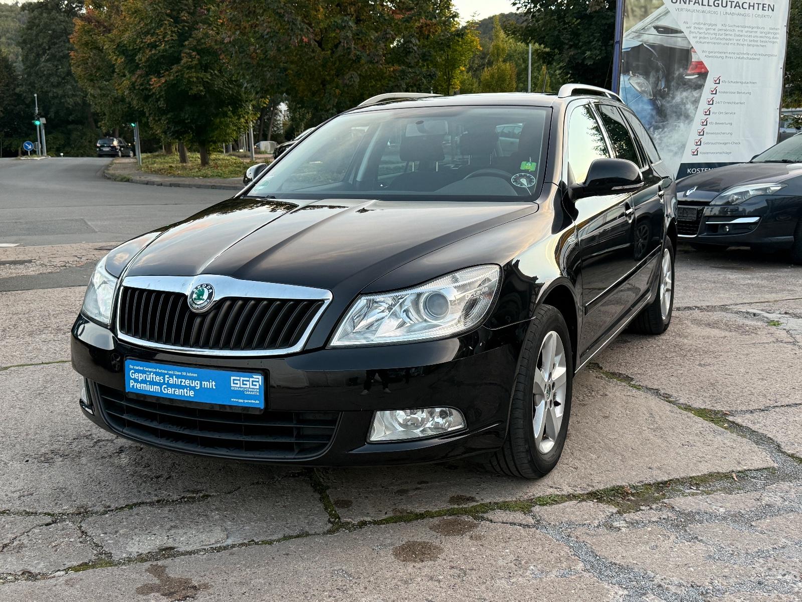 Skoda Octavia 2011 — rear view