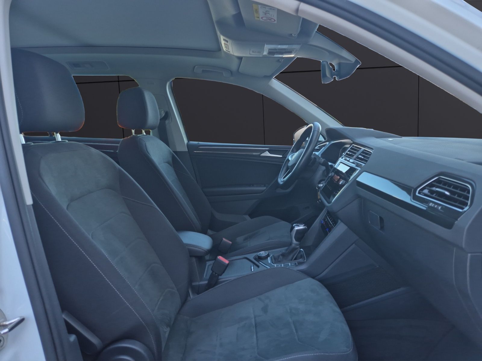 Fahrzeugabbildung Volkswagen Tiguan TDI Elegance DSG 4M Matrix AID Pano ACC P