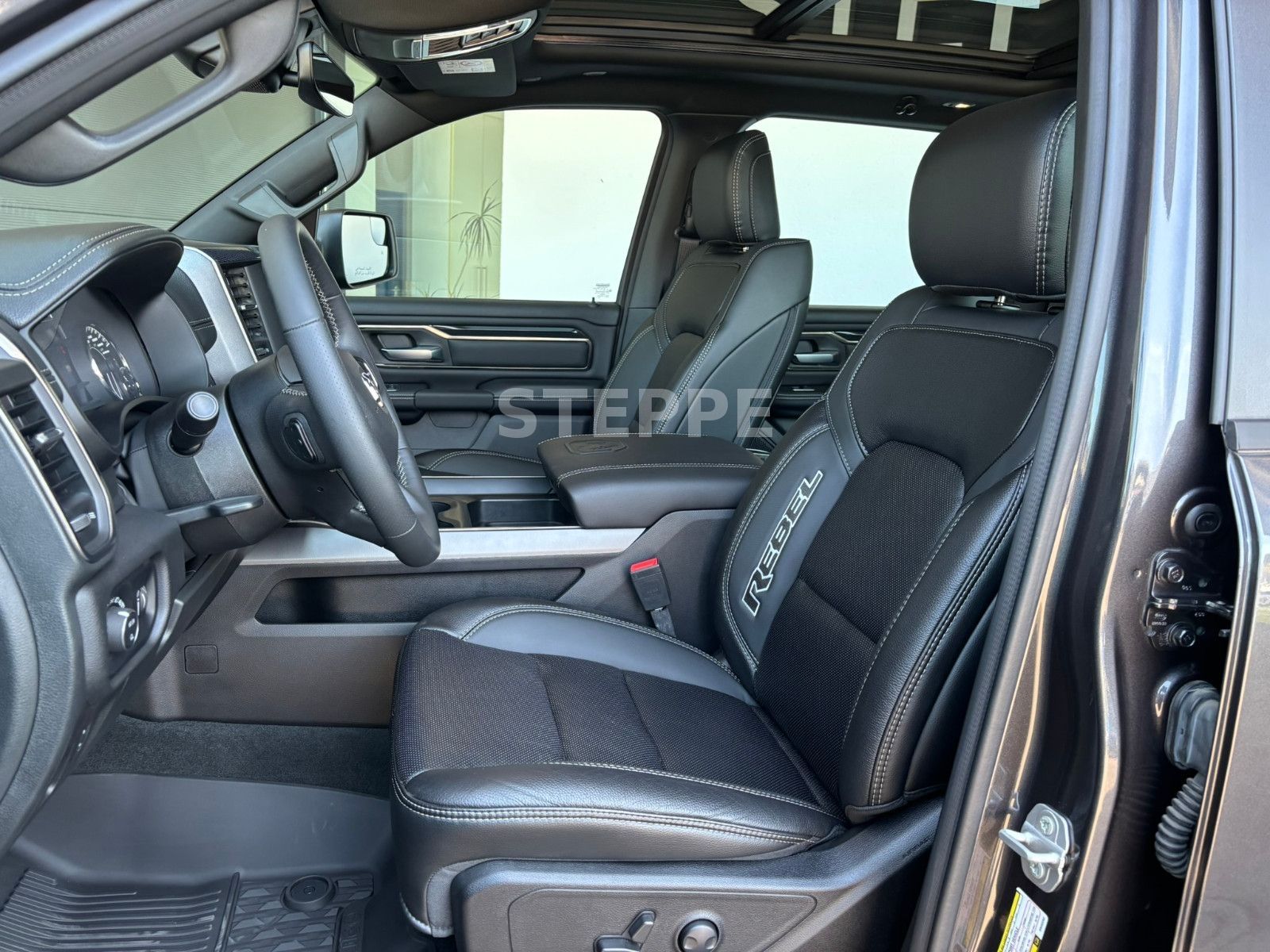 Dodge RAM 1500 REBEL 5,7V8 NIGHT ACC, Luftfed.360° AHK