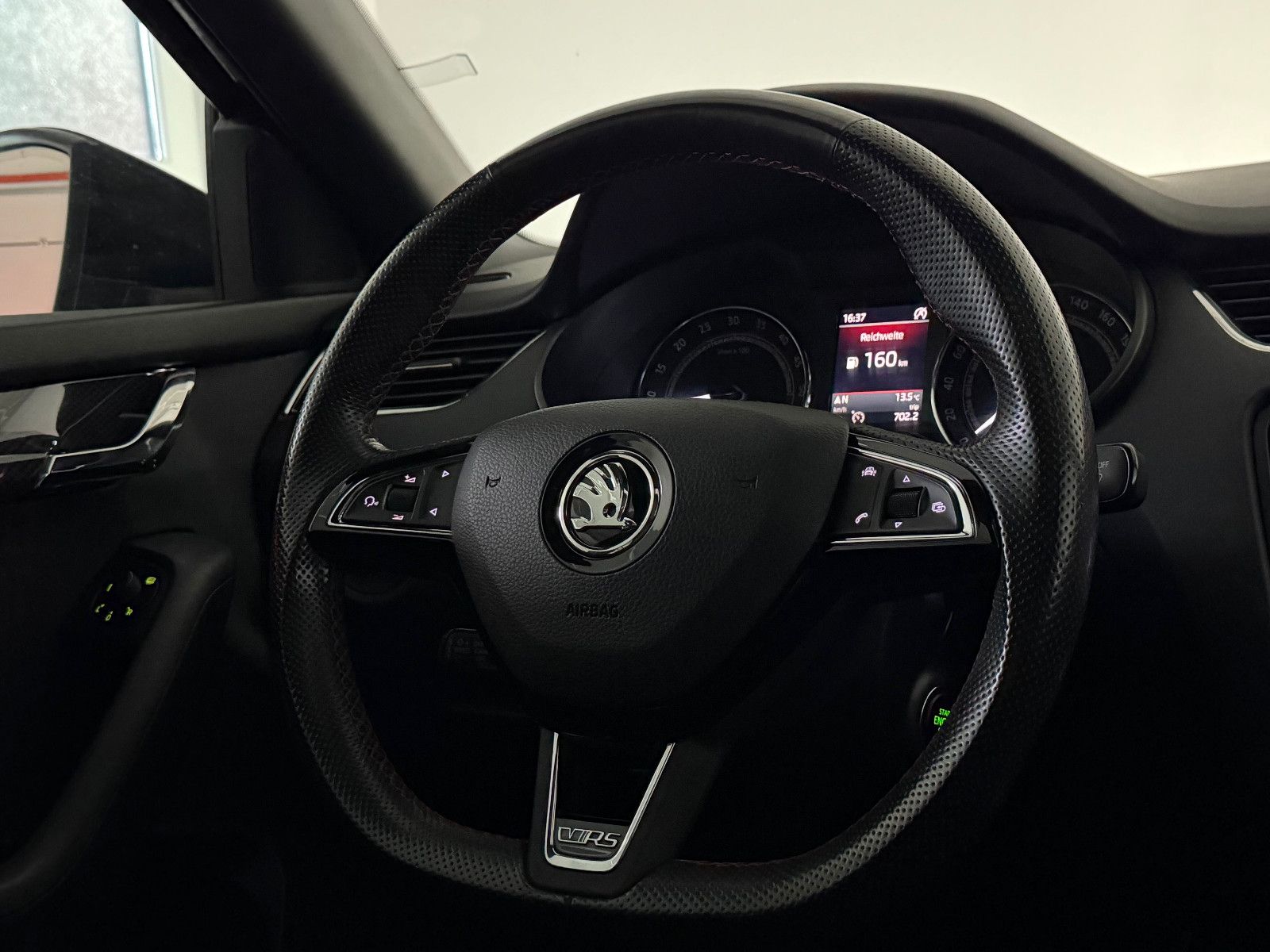 Fahrzeugabbildung SKODA Octavia Lim. RS/LED/PANO/DAB/MEMORY/ACC/AMBI+