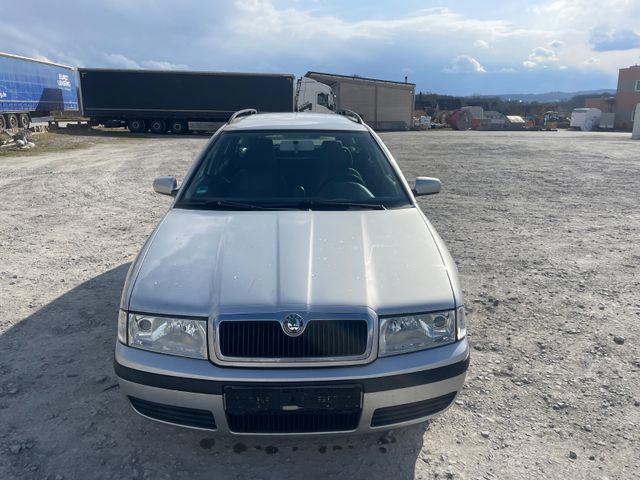 Skoda Octavia Combi 1.6 Ambiente