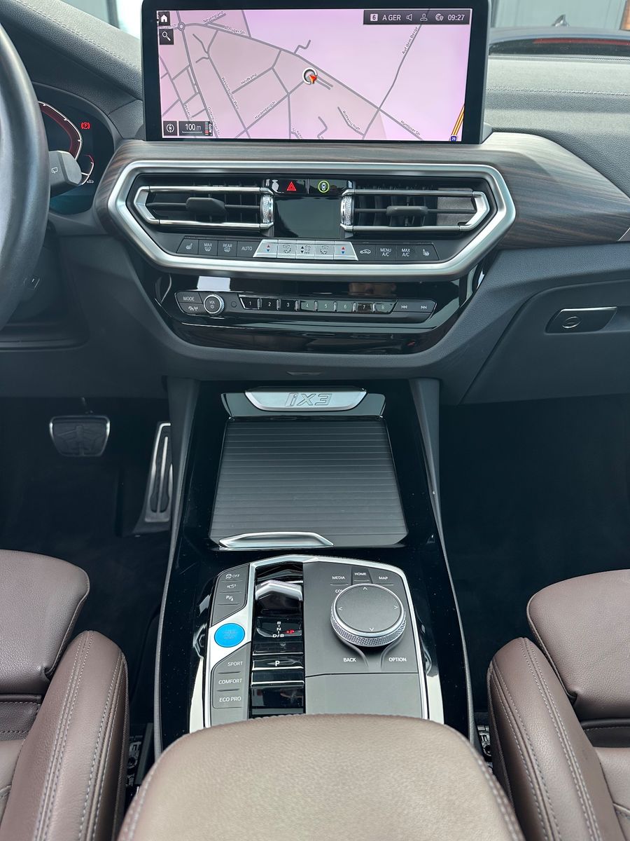 Fahrzeugabbildung BMW iX3 Impressive M-Sport NAV+LED+PANO+AHK+HUD+20ZO