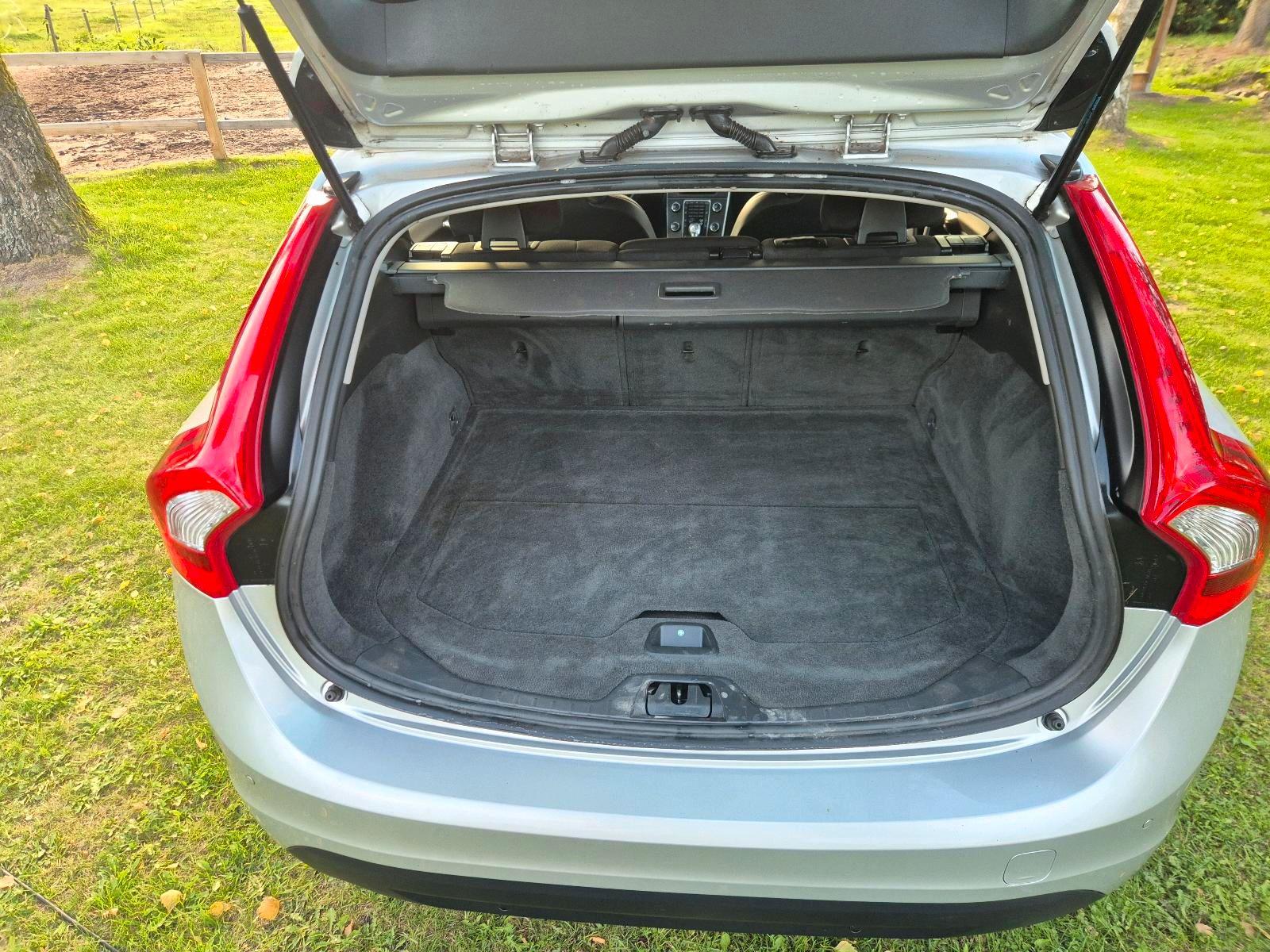 Volvo V60 2012 — photo 8
