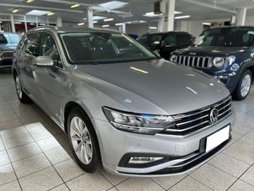 Volkswagen Passat - 1