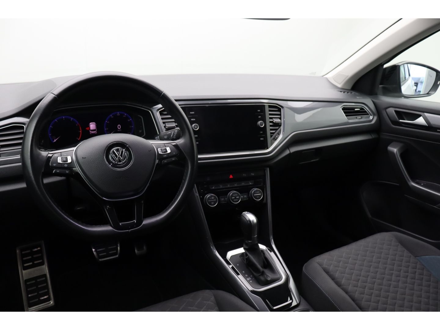 Fahrzeugabbildung Volkswagen T-Roc IQ.DRIVE AHK Kamera Digi Cockpit DAB