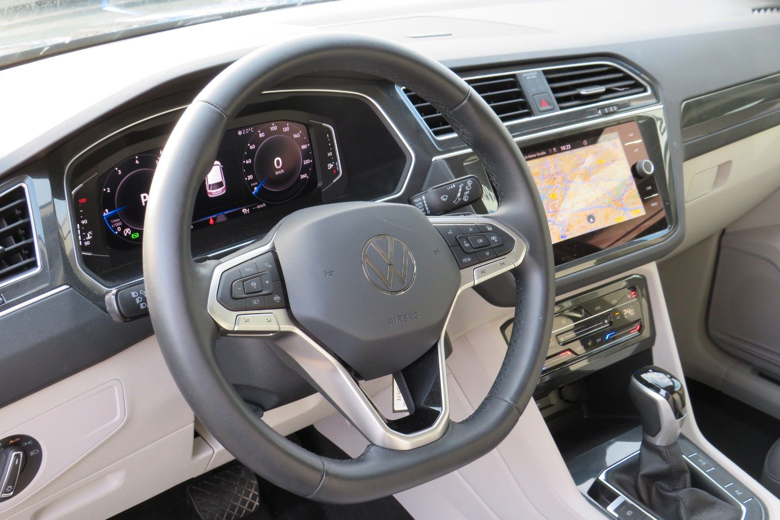 Fahrzeugabbildung Volkswagen Tiguan TSI DSG ELEGANCE 19-ZOLL MATRIX 360` 1.HD