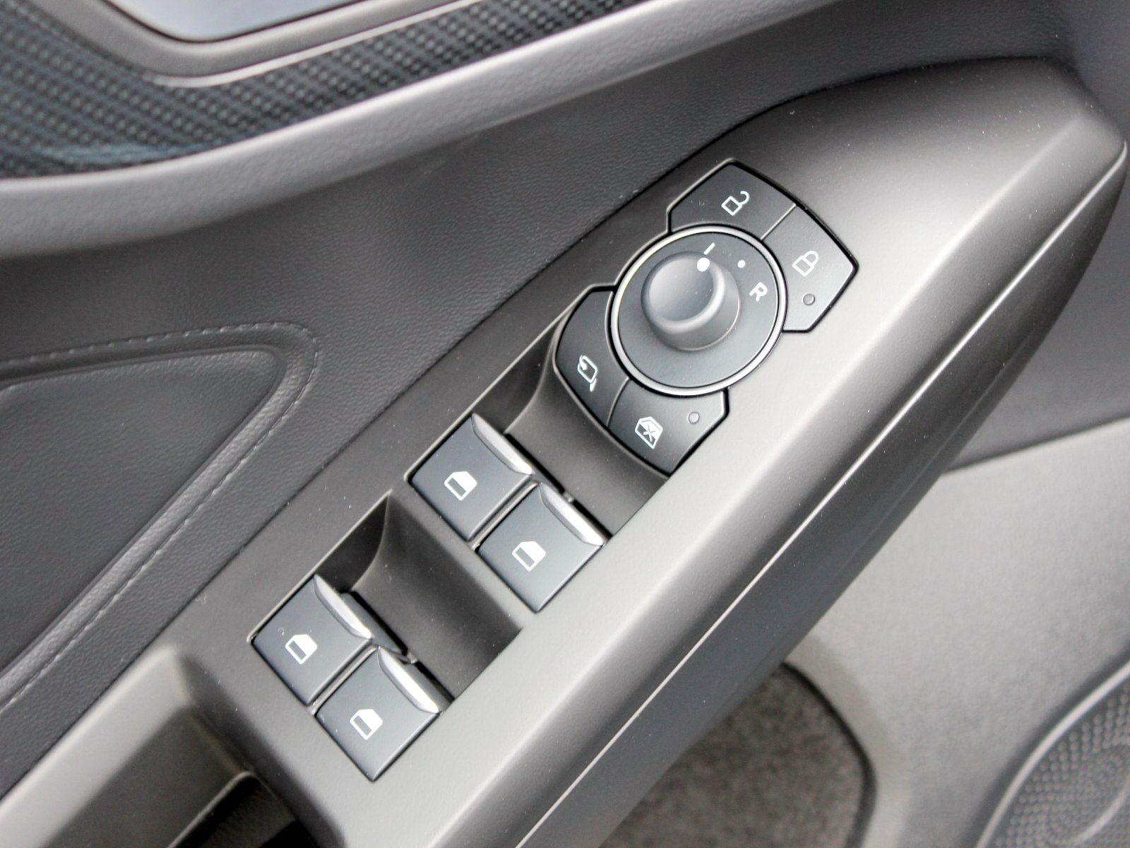 Fahrzeugabbildung Ford Focus ST-Line X 1,0 EcoBoost Mild Hybrid
