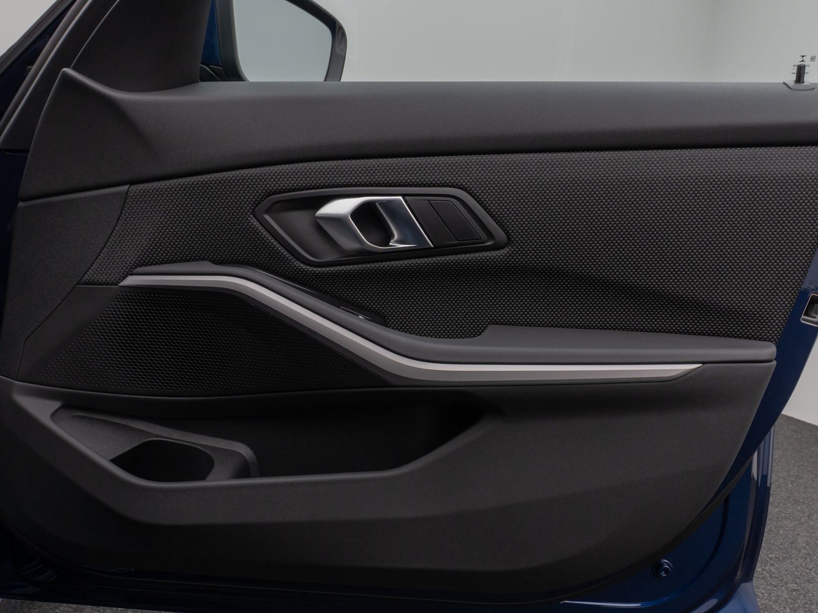 Fahrzeugabbildung BMW 330e  CockPitPro PDC Alarm Geschwindigkeitsreg