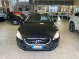 Volvo V40 D2 1.6 Momentum - Nessun vincolo - - Volvo V40 Limousine Momentum mit Diesel-Antrieb