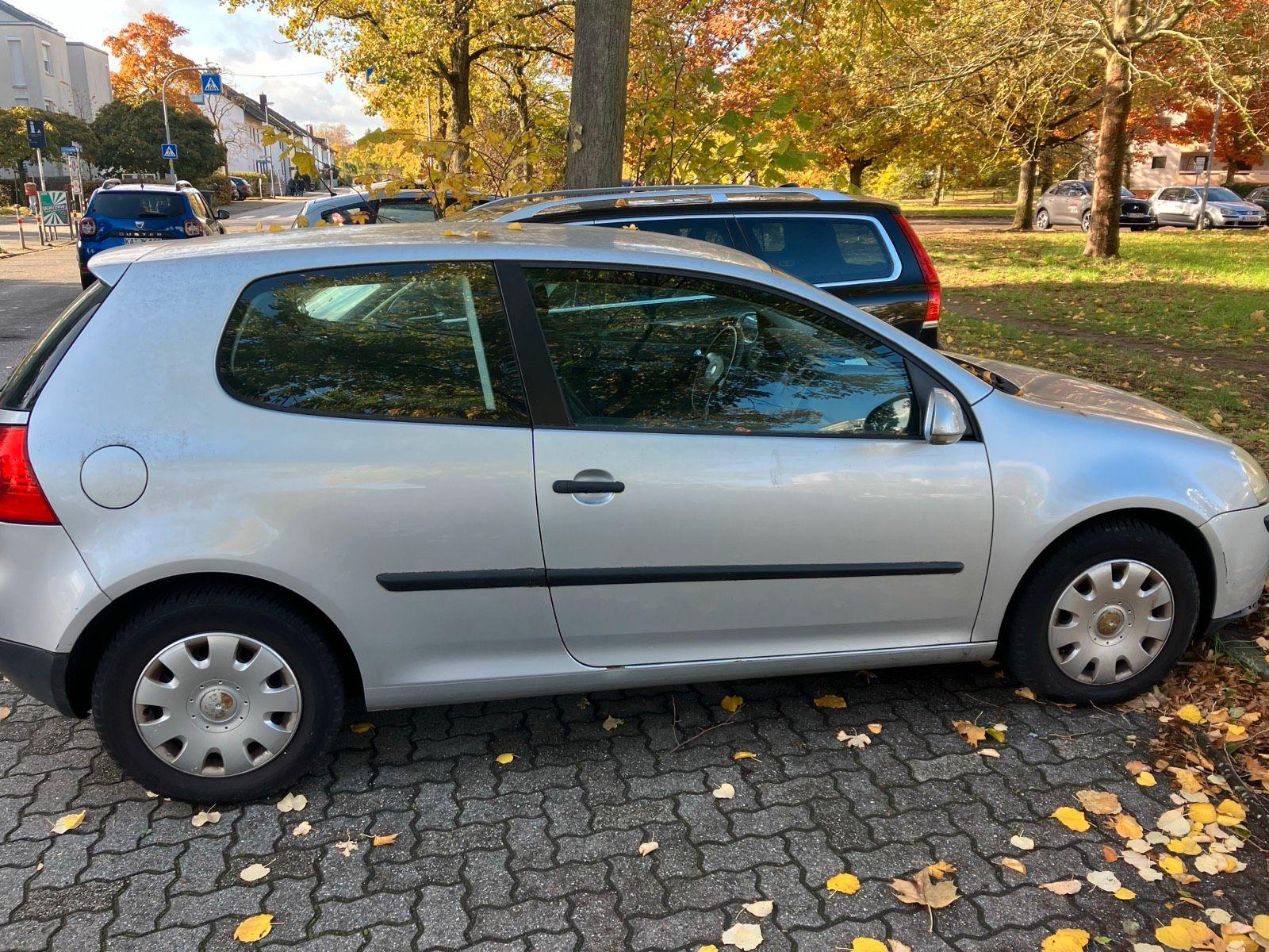 Volkswagen Golf 2005 — interior