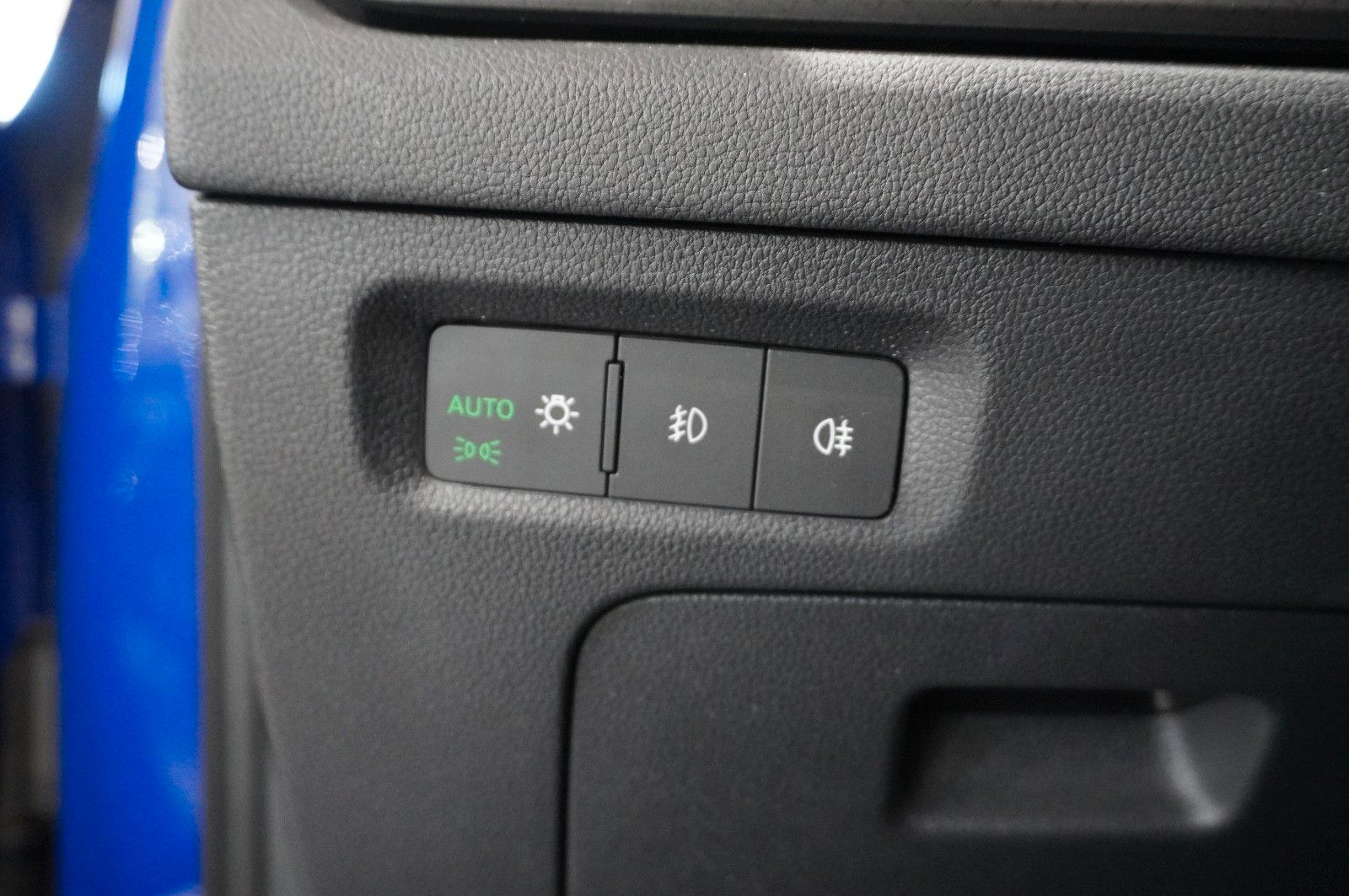 Fahrzeugabbildung SKODA Octavia Combi 2.0 TDI AMBITION DSG NAVI/LED/DAB+
