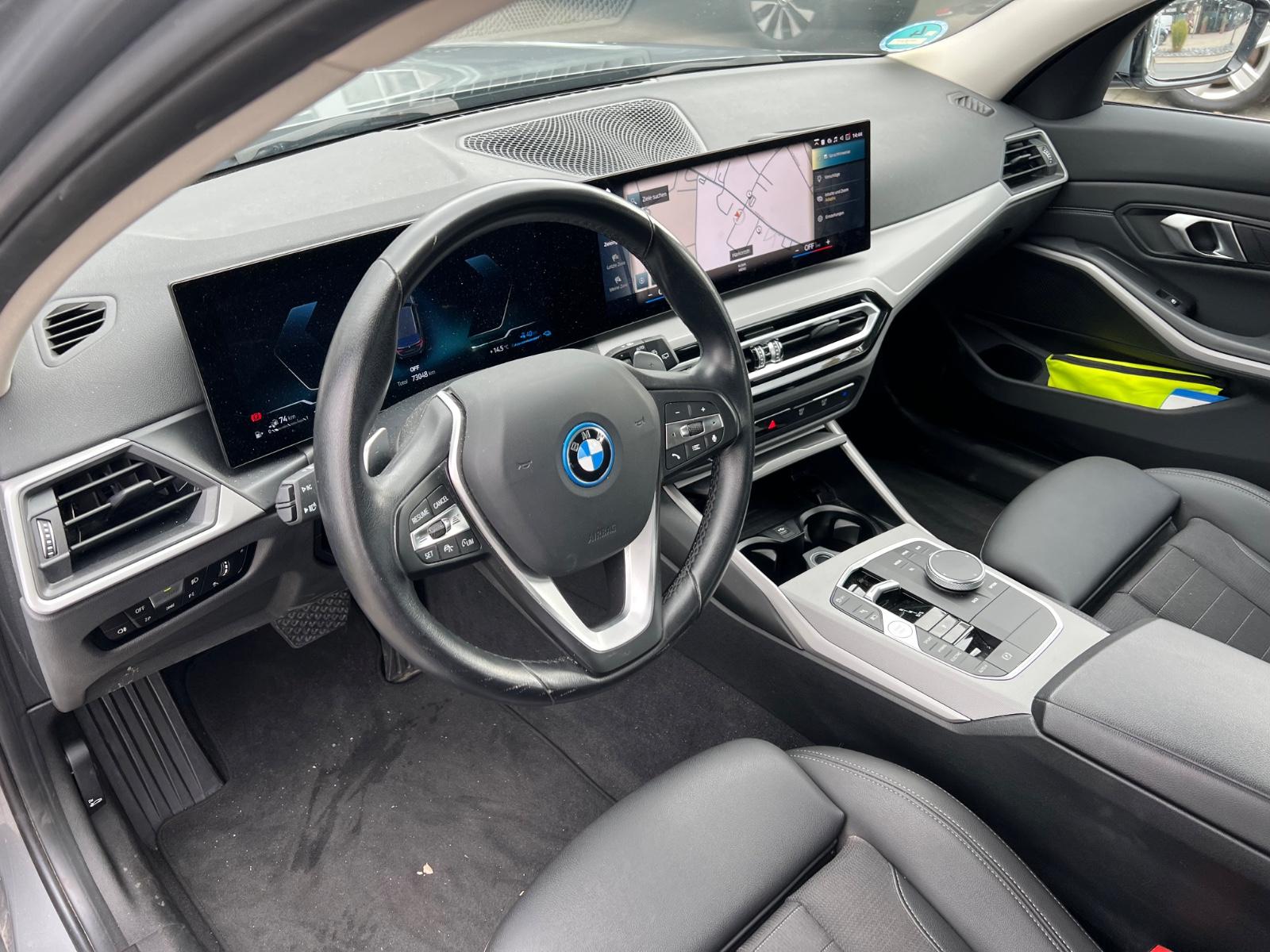 BMW 330e Touring ACC+AHK+Spur+Sportsitze Sensatec
