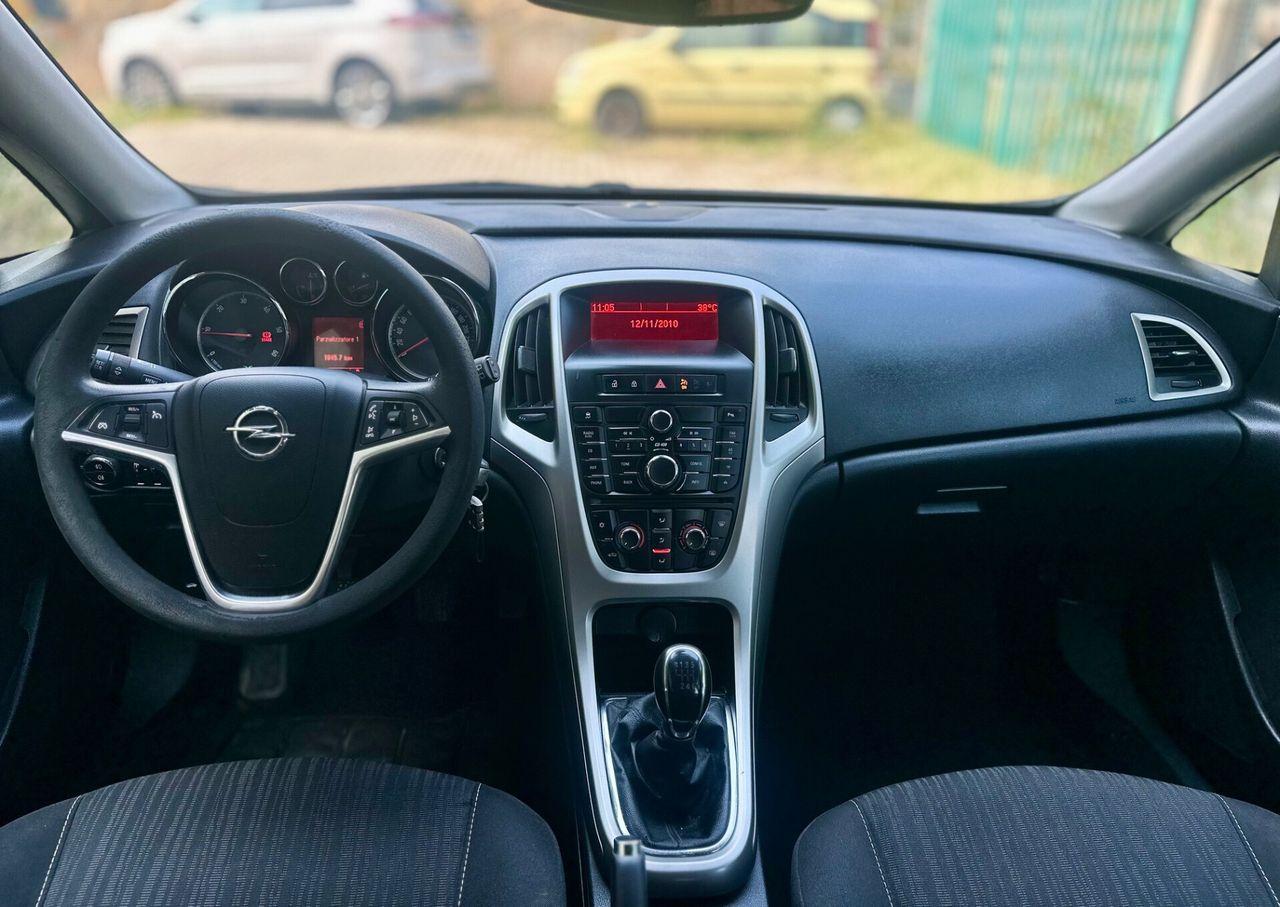 Opel Astra 2011 — photo 8