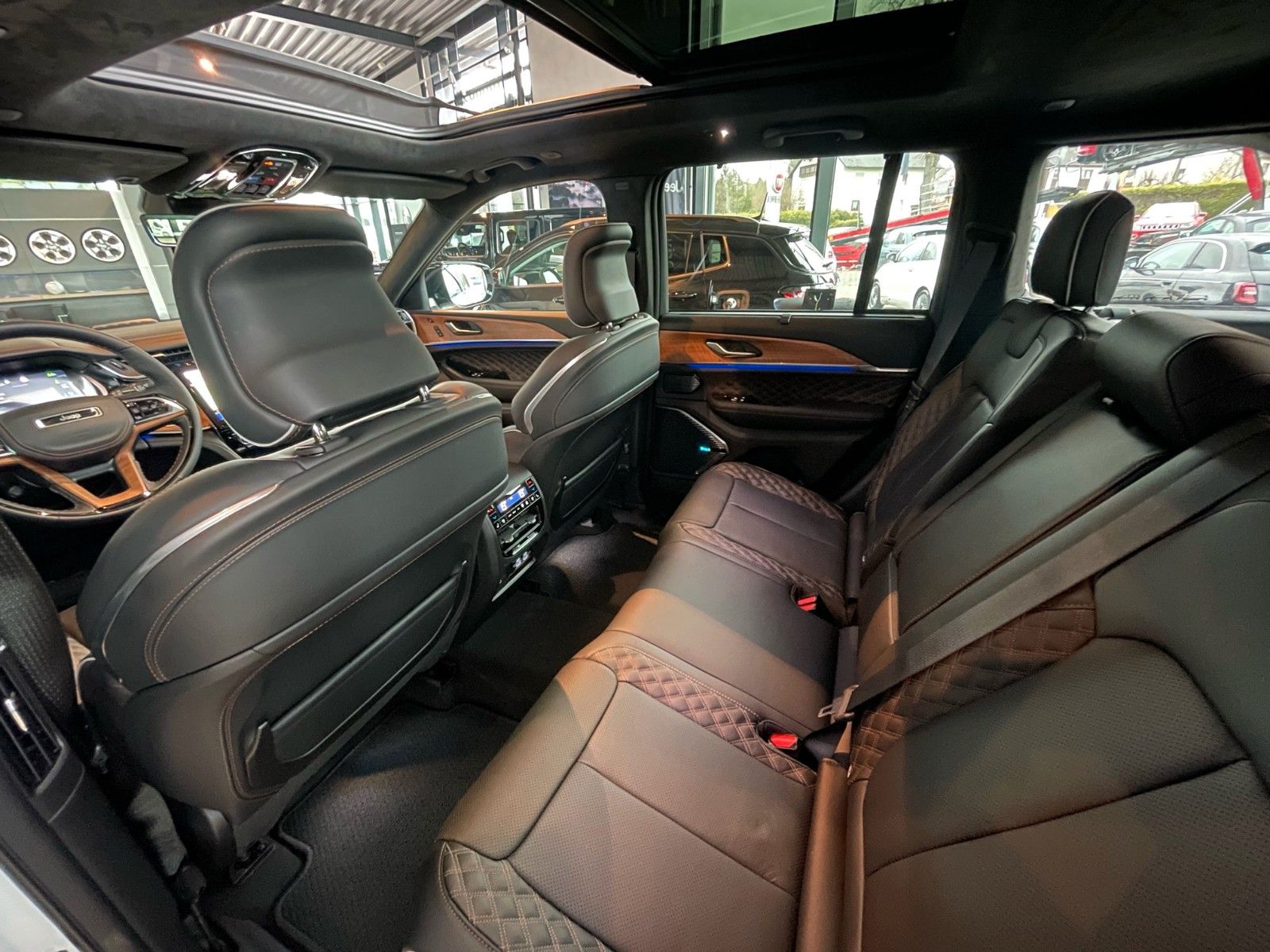Fahrzeugabbildung Jeep Grand Cherokee PHEV Summit Reserve / Kein Import