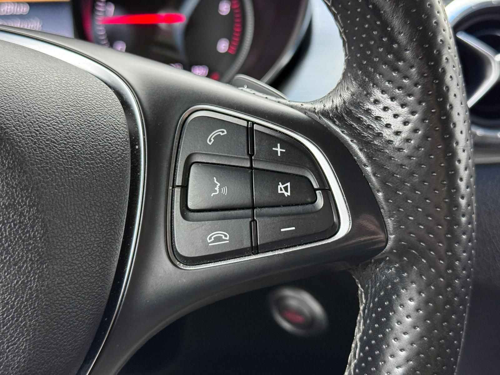 Fahrzeugabbildung Mercedes-Benz d POWER-EDITION/4MATIC/LED/KEYLES/360°/AHK