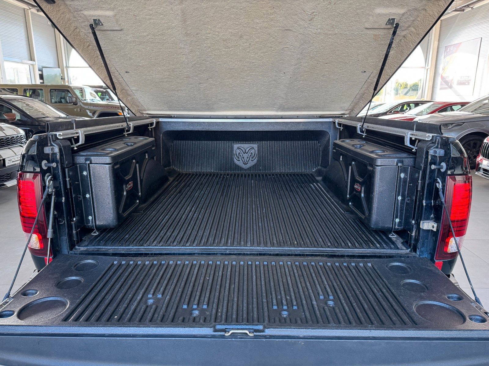 Fahrzeugabbildung Dodge RAM 5,7 Crew Cab Sport LPG 1Hand Deutsche EZ