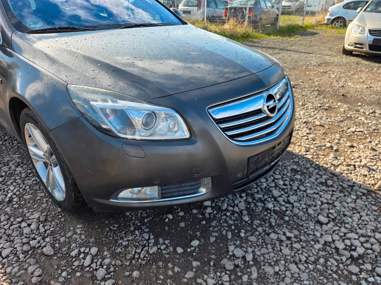 Opel Insignia A Sports Tourer Sport 4x4+AHK+TÜV NEU