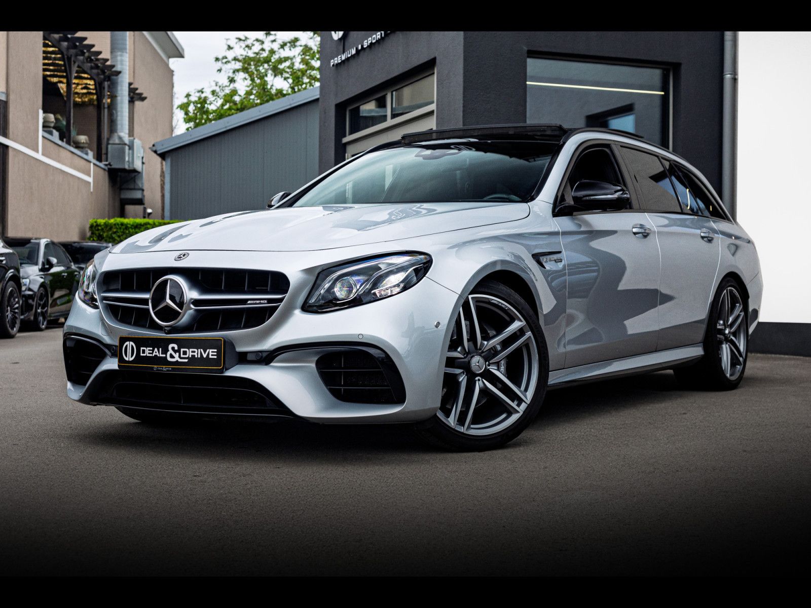Mercedes-Benz E 63 AMG T-MODELL 4M+°NIGHT°360°PANO°BURM°AHK