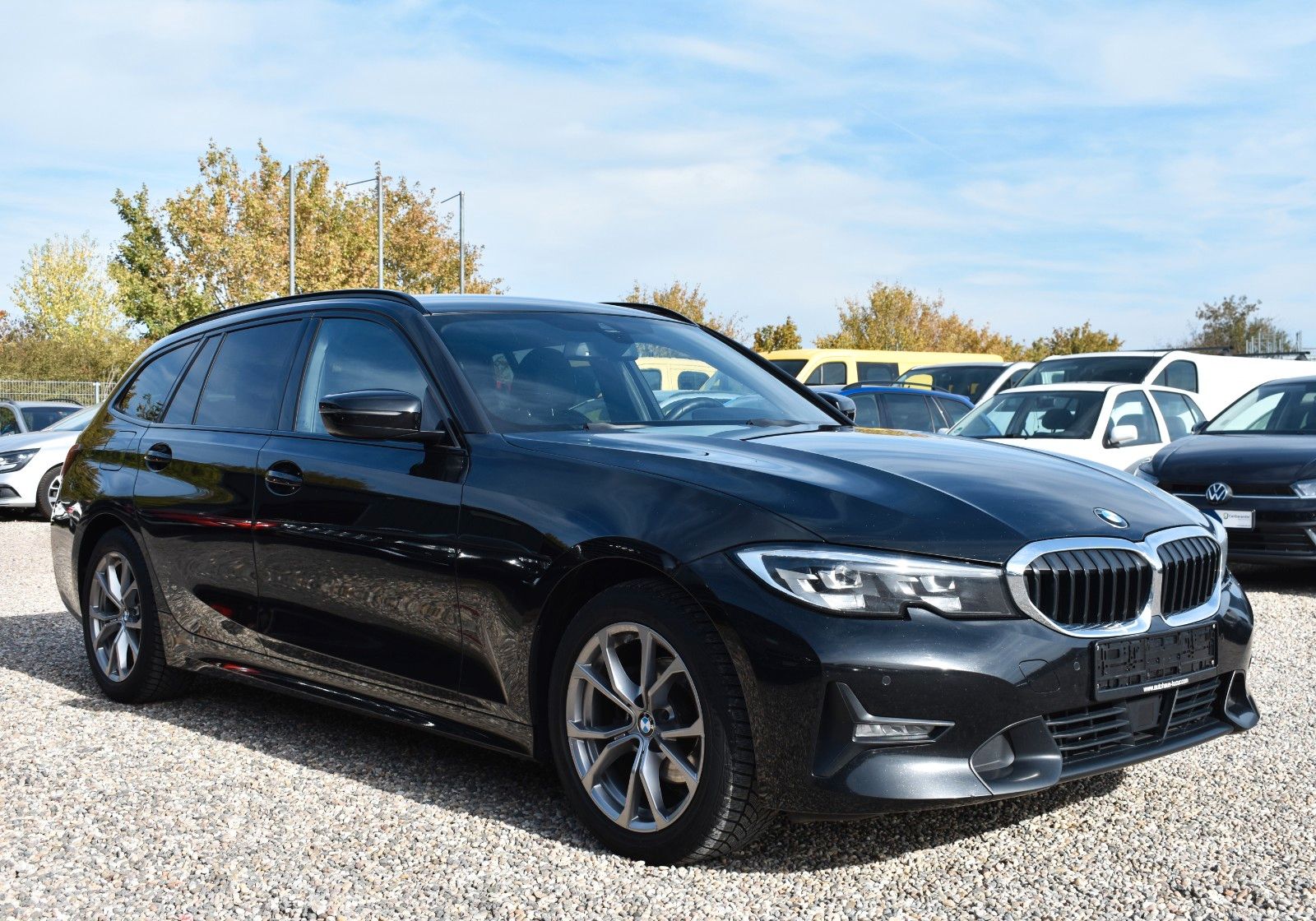 Fahrzeugabbildung BMW 318d Touring SPORT-L/M-SPORT/SHADOW/LED/DAB/PDC