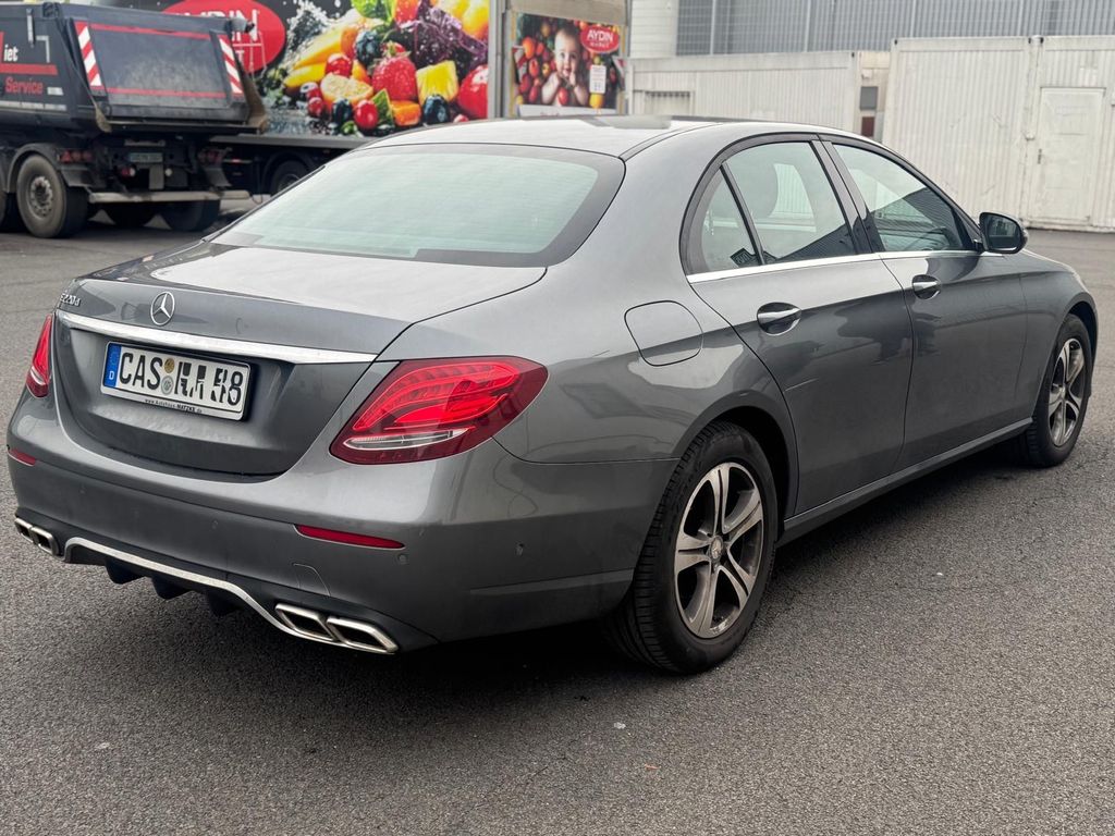 Image of Mercedes-Benz E 220