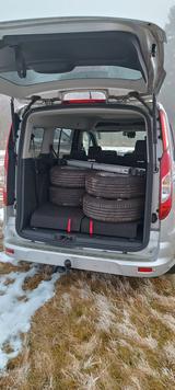 Ford Grand Tourneo 1.6 TDCi 85kW Titanium Titanium - silberne Ford Grand Tourneo