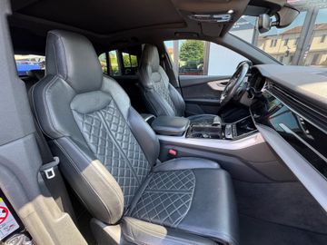 Audi Q8 - 10