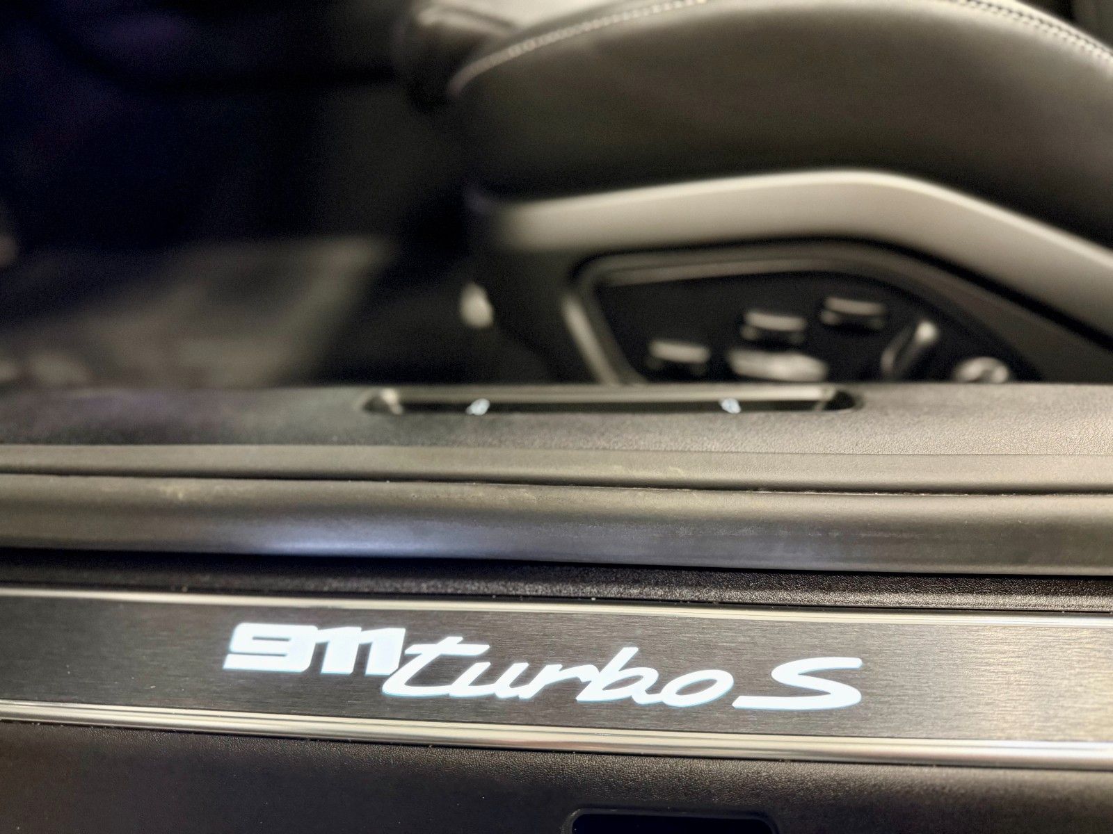 Fahrzeugabbildung Porsche 911 992 Turbo S Cabrio LIFT/InnoDrive/Burmester