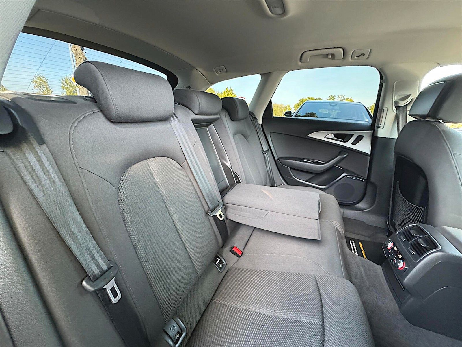 Fahrzeugabbildung Audi A6 Avant 2.0 TDI ultra Sport *LED*Navi*BOSE*