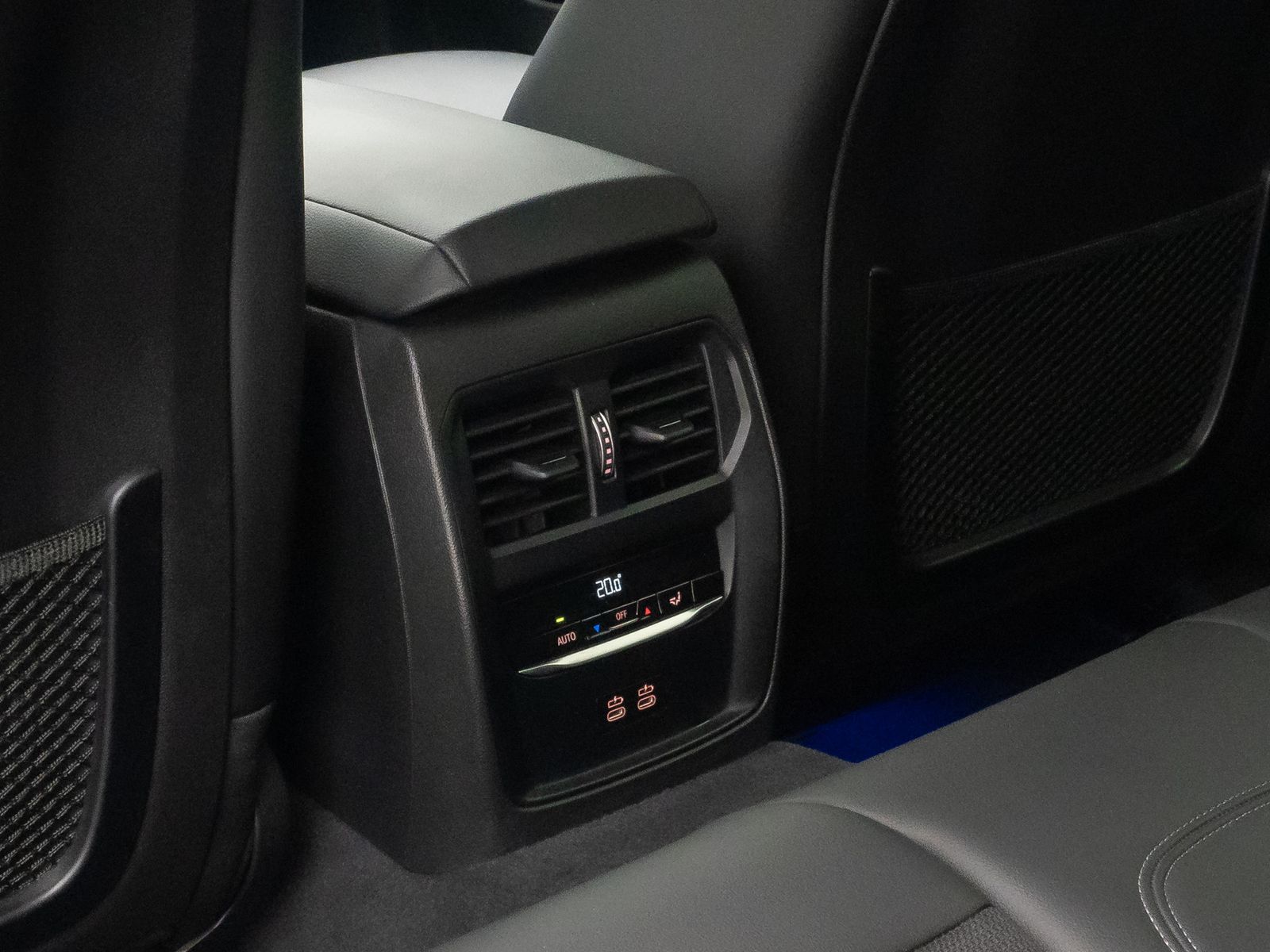 Fahrzeugabbildung BMW 320d SportLine Alarm DAB HiFi Komfort Kamera 18"