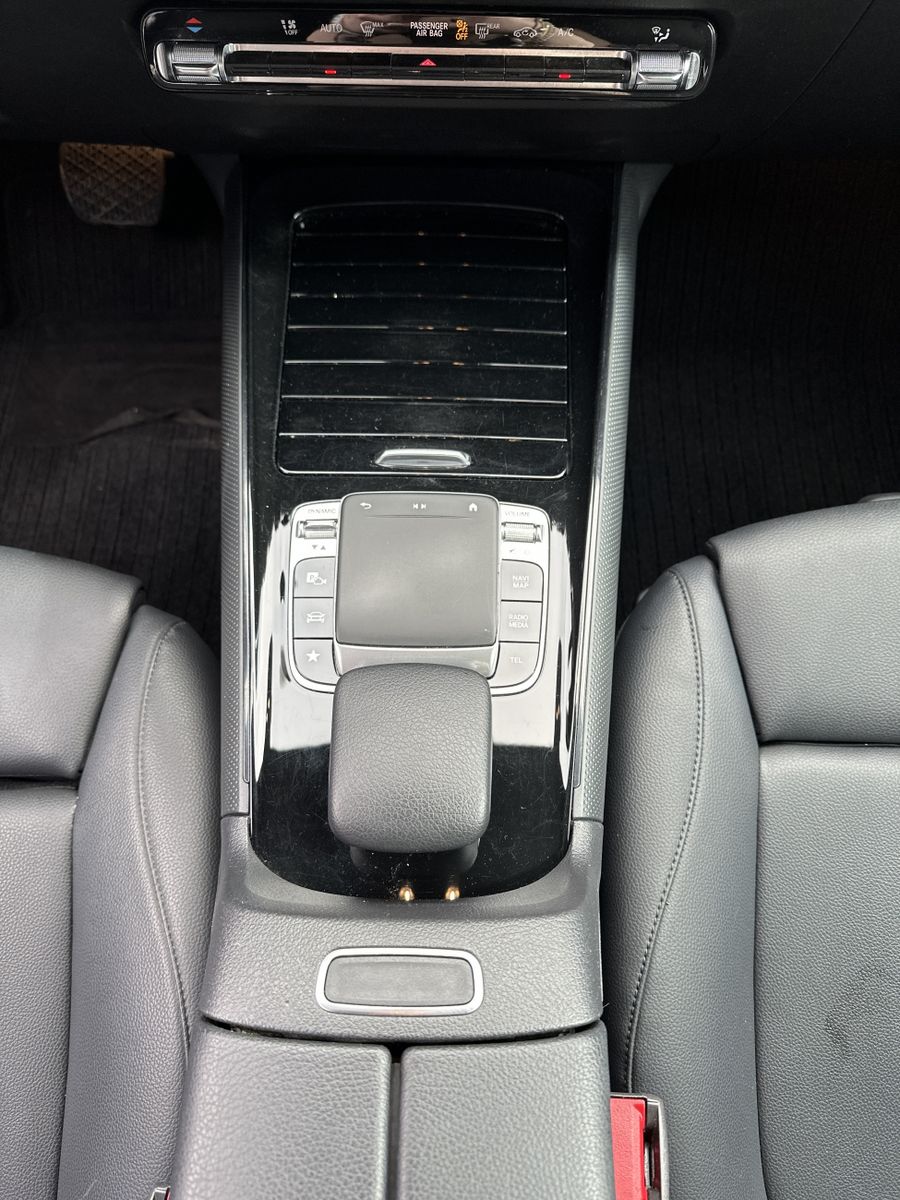 Fahrzeugabbildung Mercedes-Benz GLB 200d Style NAV+AHK+CARPLAY+WIDESCREEN+DAB+PP