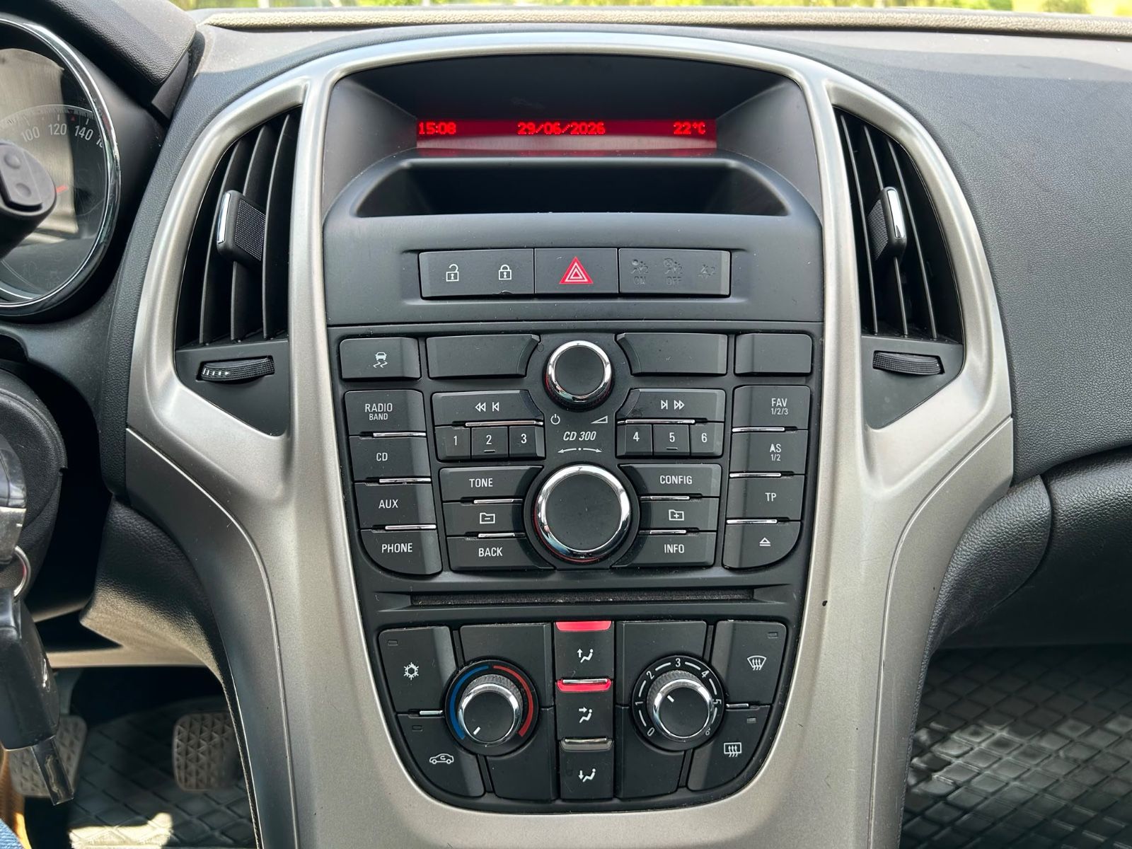 Fahrzeugabbildung Opel Astra J Sports Tourer Selection°PDC°Klima°Euro5°