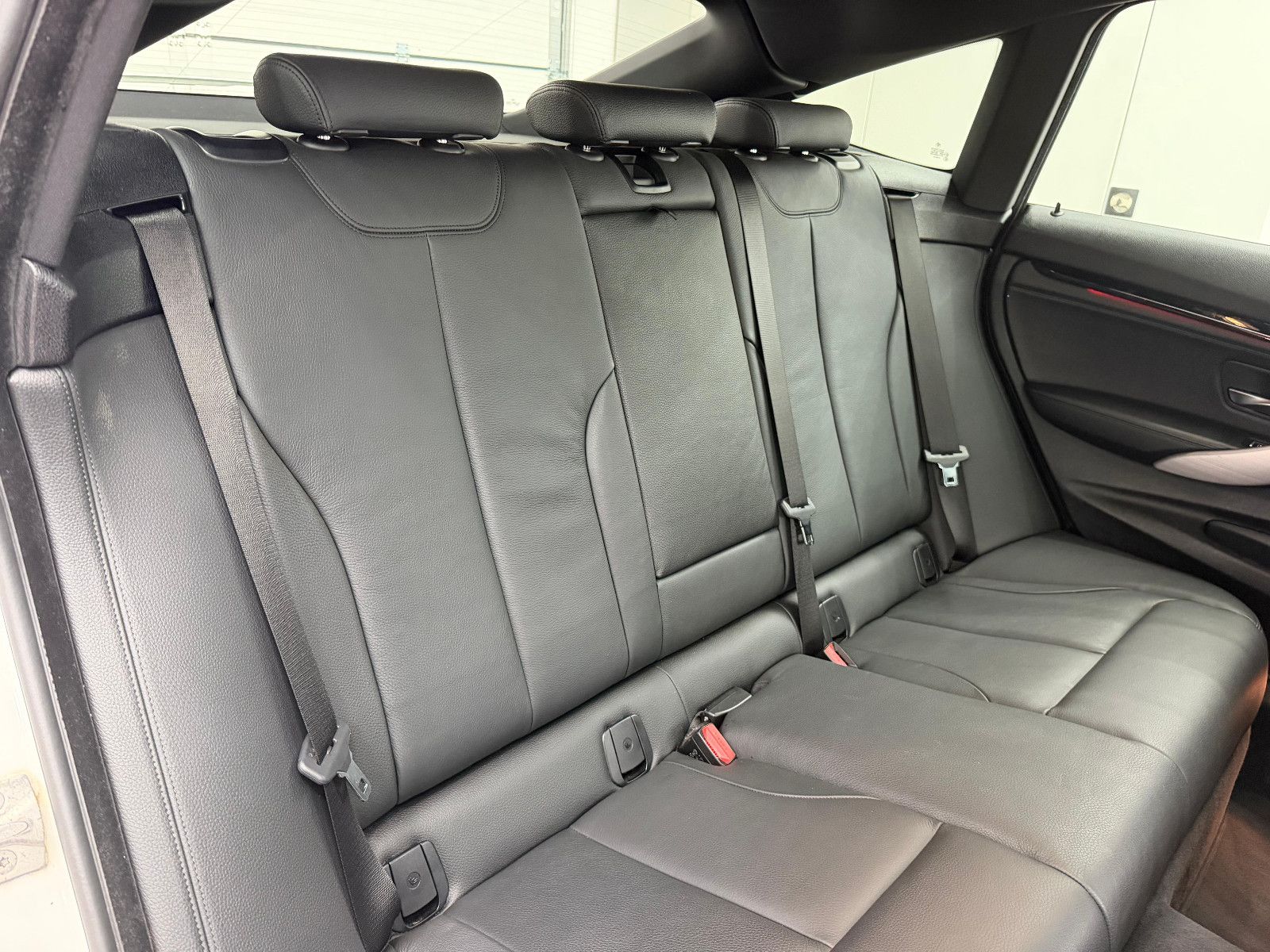 Fahrzeugabbildung BMW 320d xDrive GT M-SPORT/PANO/LEDER/HUD/AHK/AD LED