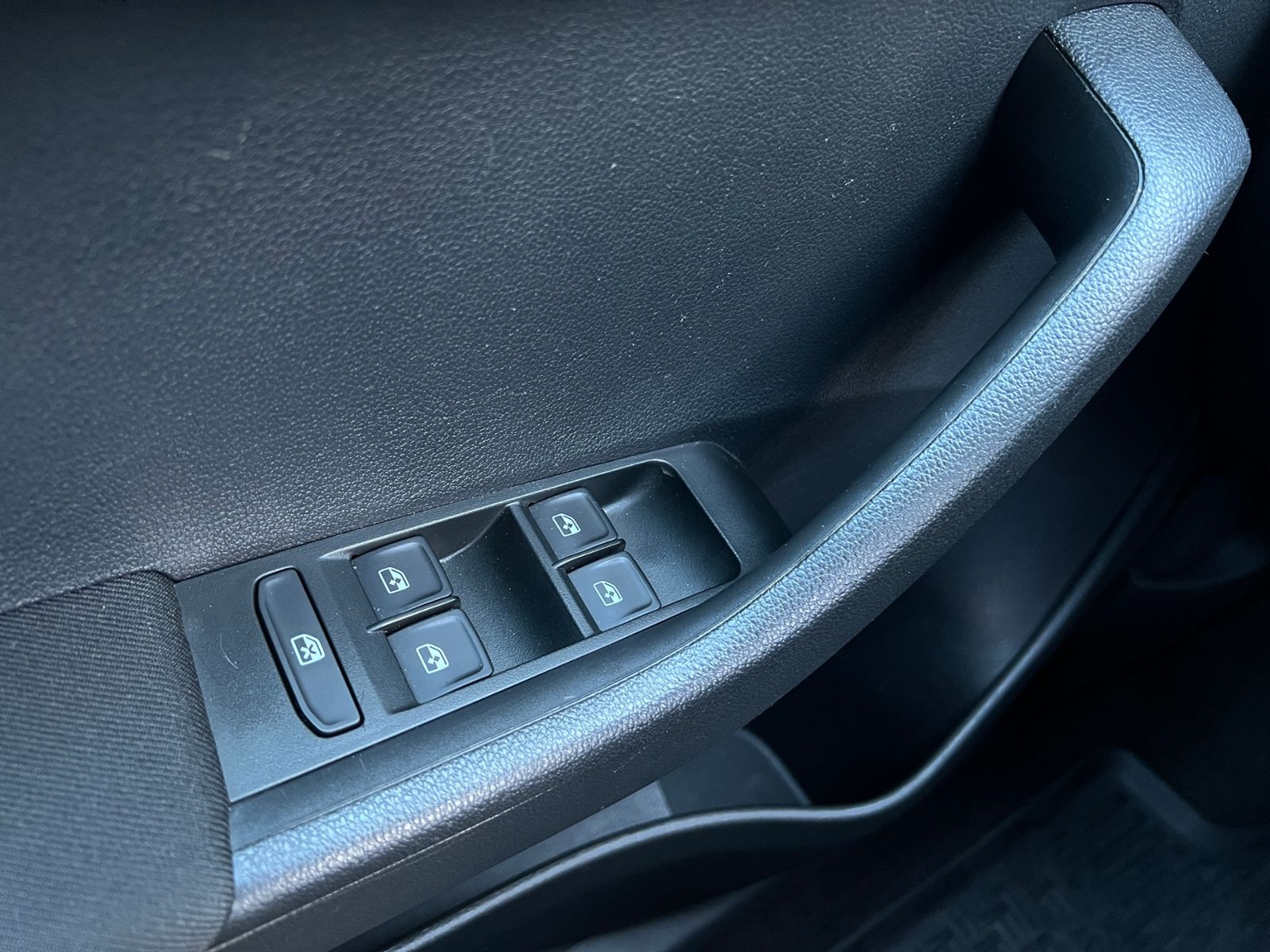 Fahrzeugabbildung SKODA Fabia Combi Soleil 1.0 TSI *AHK, Bi-LED, 16'-LM*