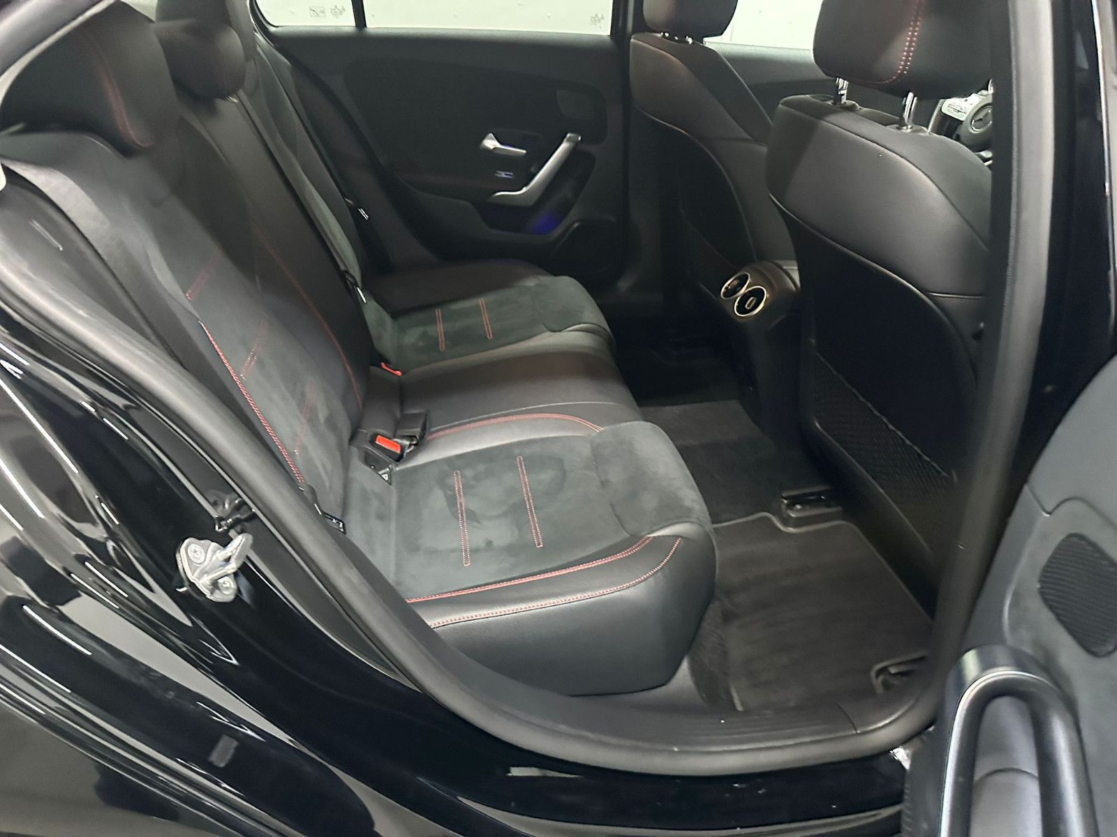 Fahrzeugabbildung Mercedes-Benz A 250 e LIMOUSINE *AMG-LINE* AMBIL*LED*KEYLESS