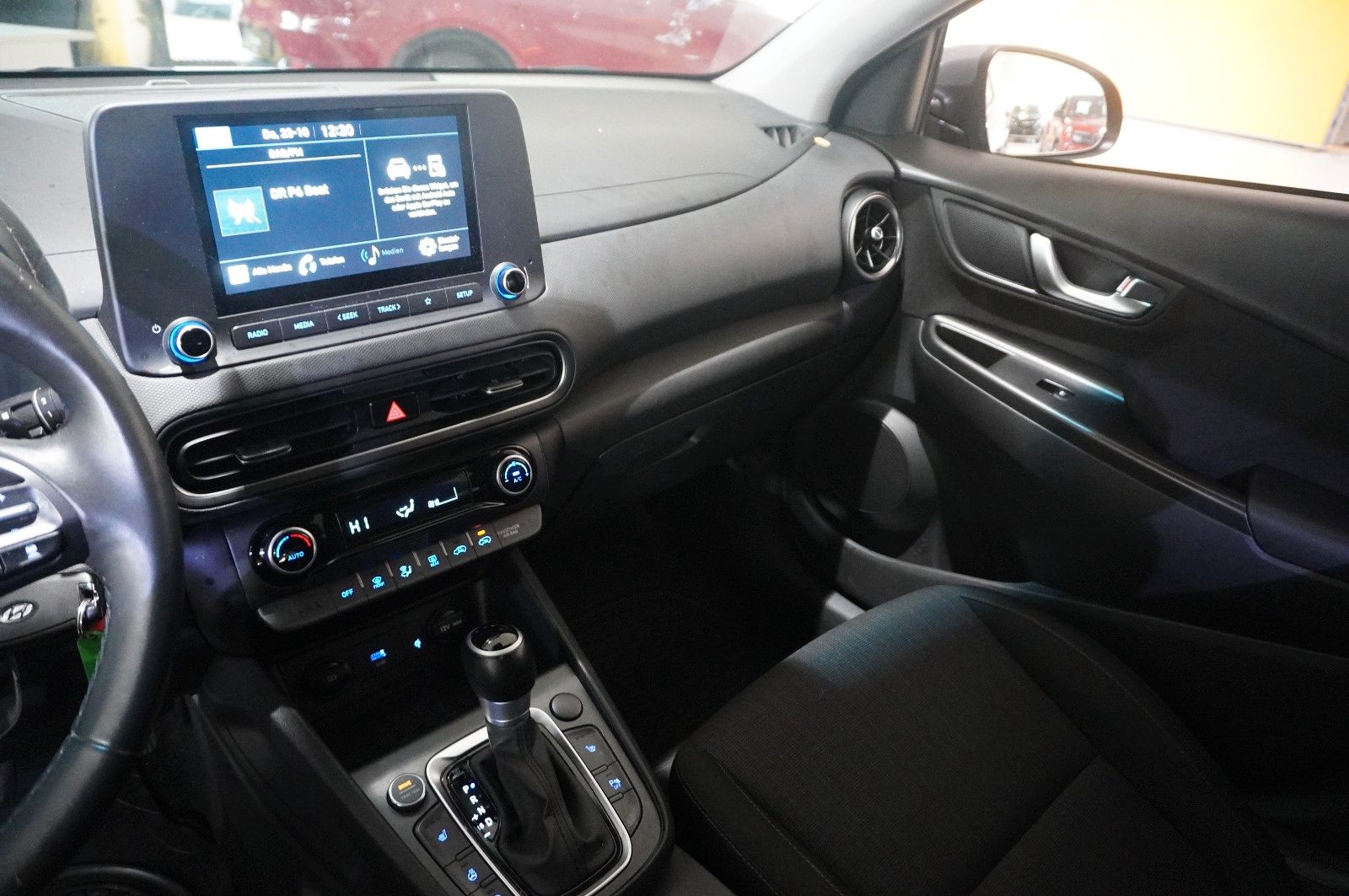 Fahrzeugabbildung Hyundai Kona 1.0 T-GDI STYLE DCT NAVI/LED/KAMERA/VIRTU.