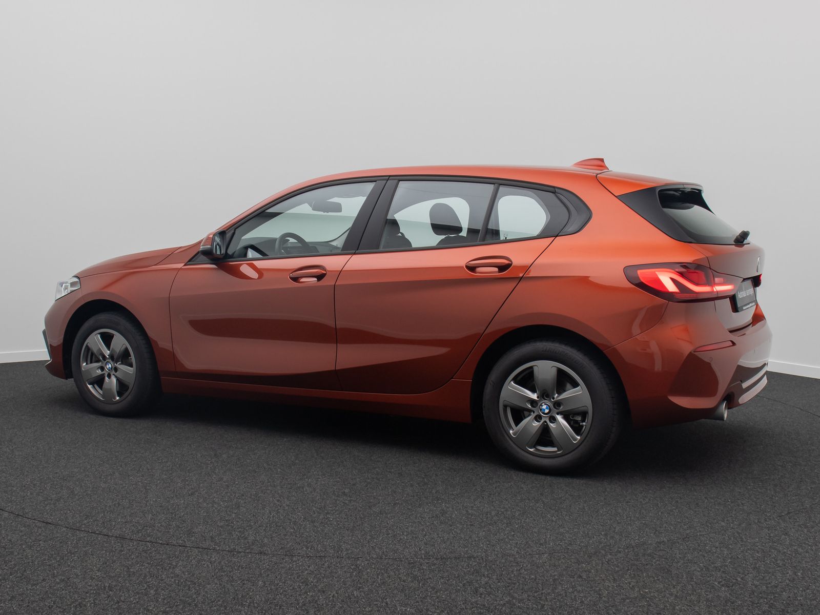 Fahrzeugabbildung BMW 118i GeschwindigReg HUD DAB Alarm HiFi CockpitPr