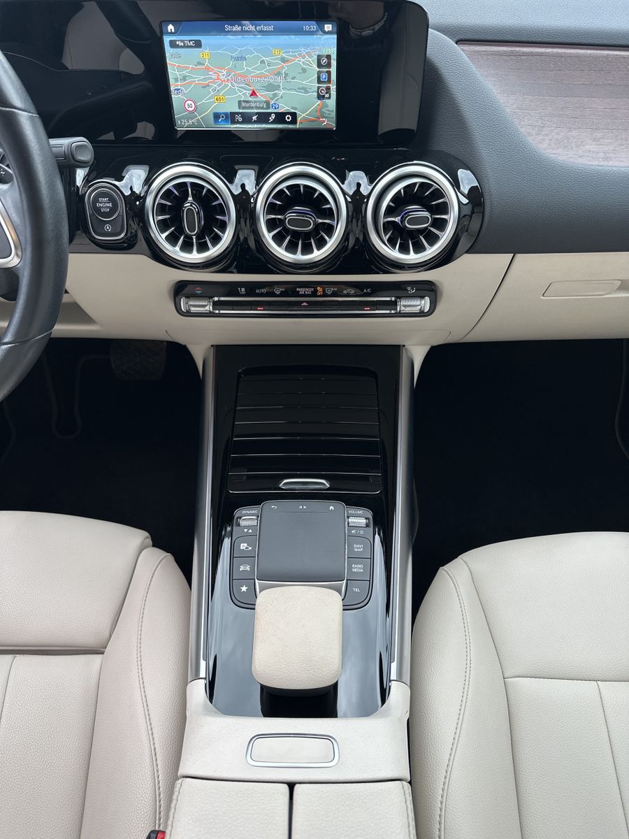 Fahrzeugabbildung Mercedes-Benz GLA 220d Progressive 4Matic NAV+KAMERA+VCOCK+SHZ