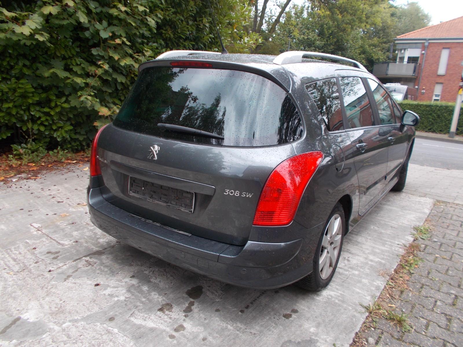 Peugeot 308 2012 — photo 10