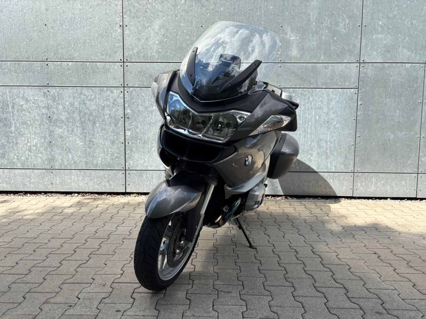 Fahrzeugabbildung BMW R 1200 RT mit Topcase und Navigator aus 1. Hand