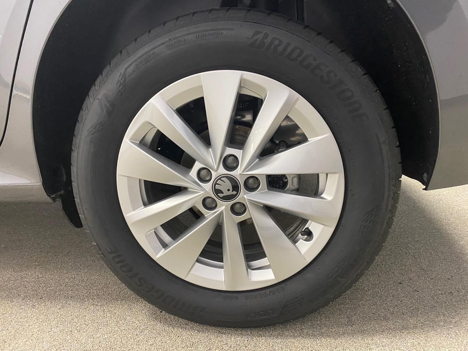 Fahrzeugabbildung SKODA Kamiq 1.0 TSI Essence+GARANTIE bis 2031+100tKM++