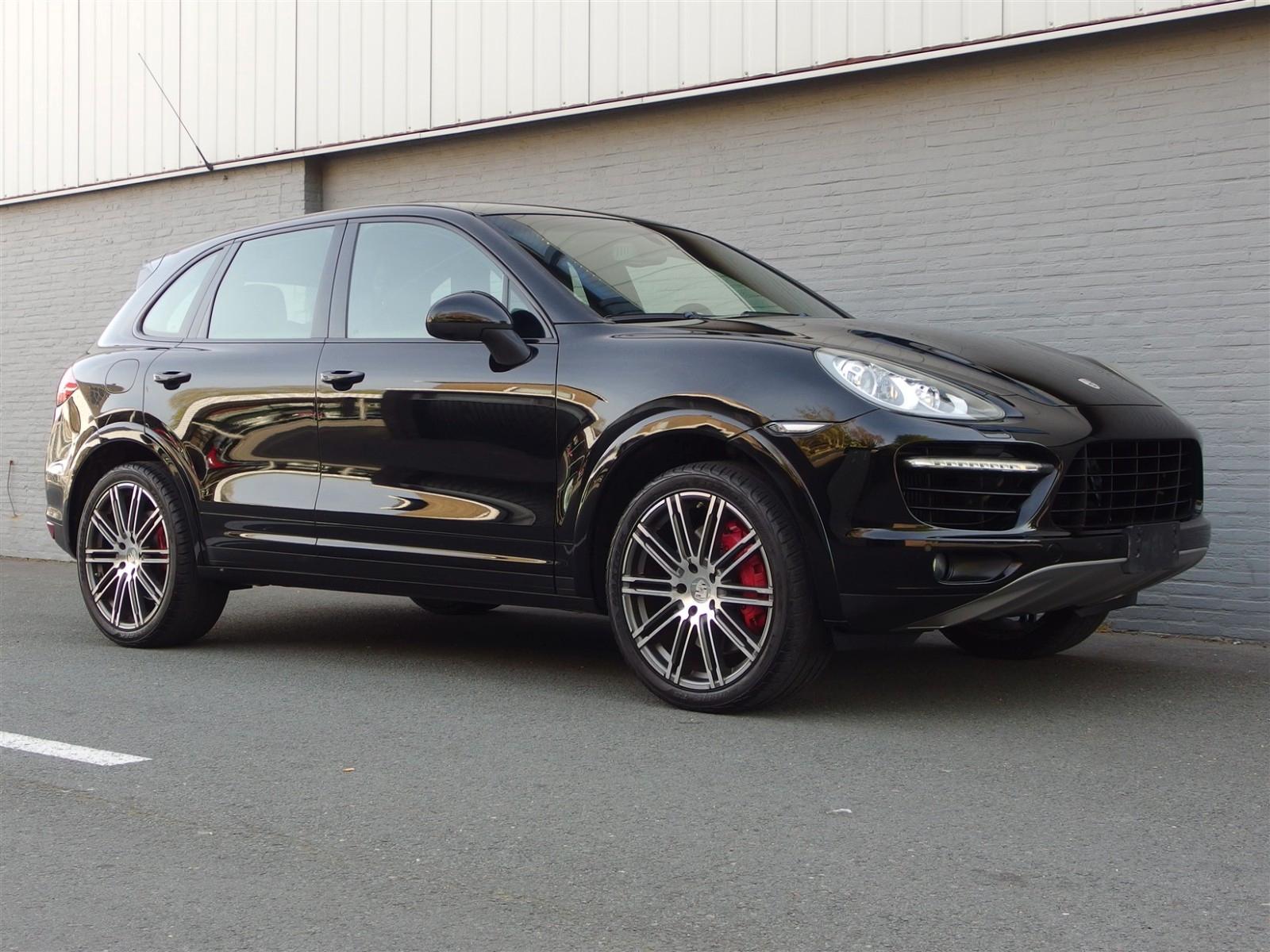 Porsche Cayenne Turbo (Schwarz/Schwarz)